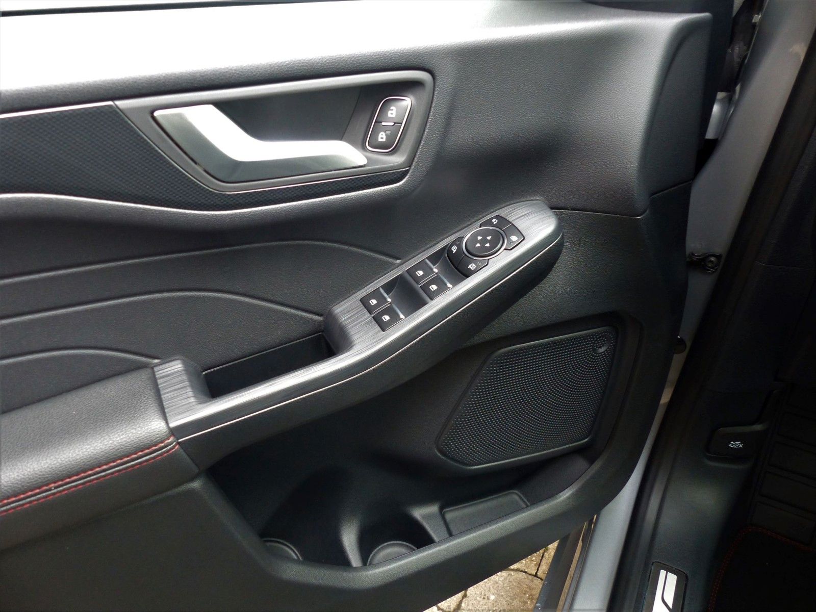 Ford Kuga Hybrid 4X4 ST-Line X - Samsaru's Car Outlet