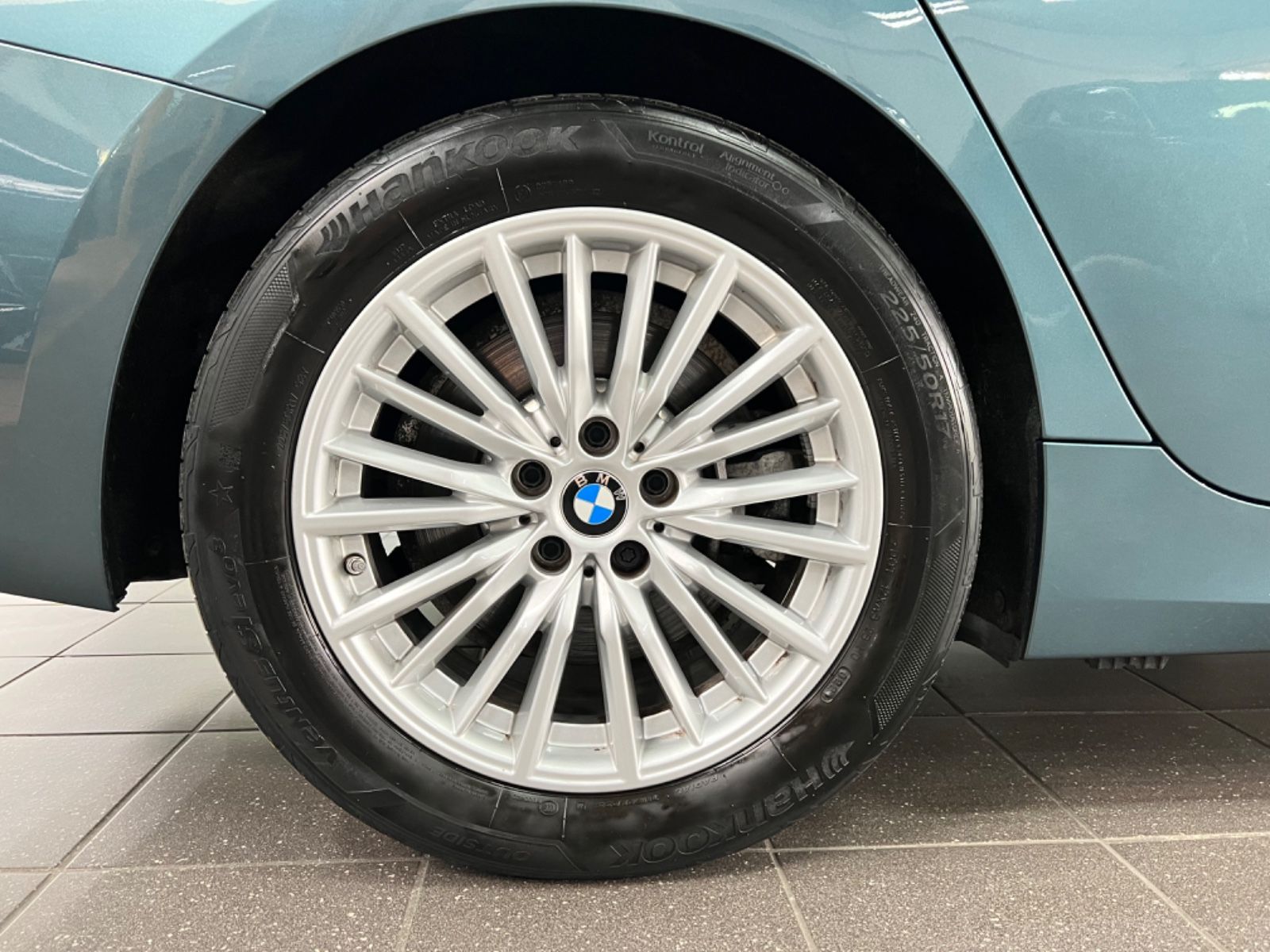 BMW 330e Touring Luxury Line - Samsaru's Car Outlet