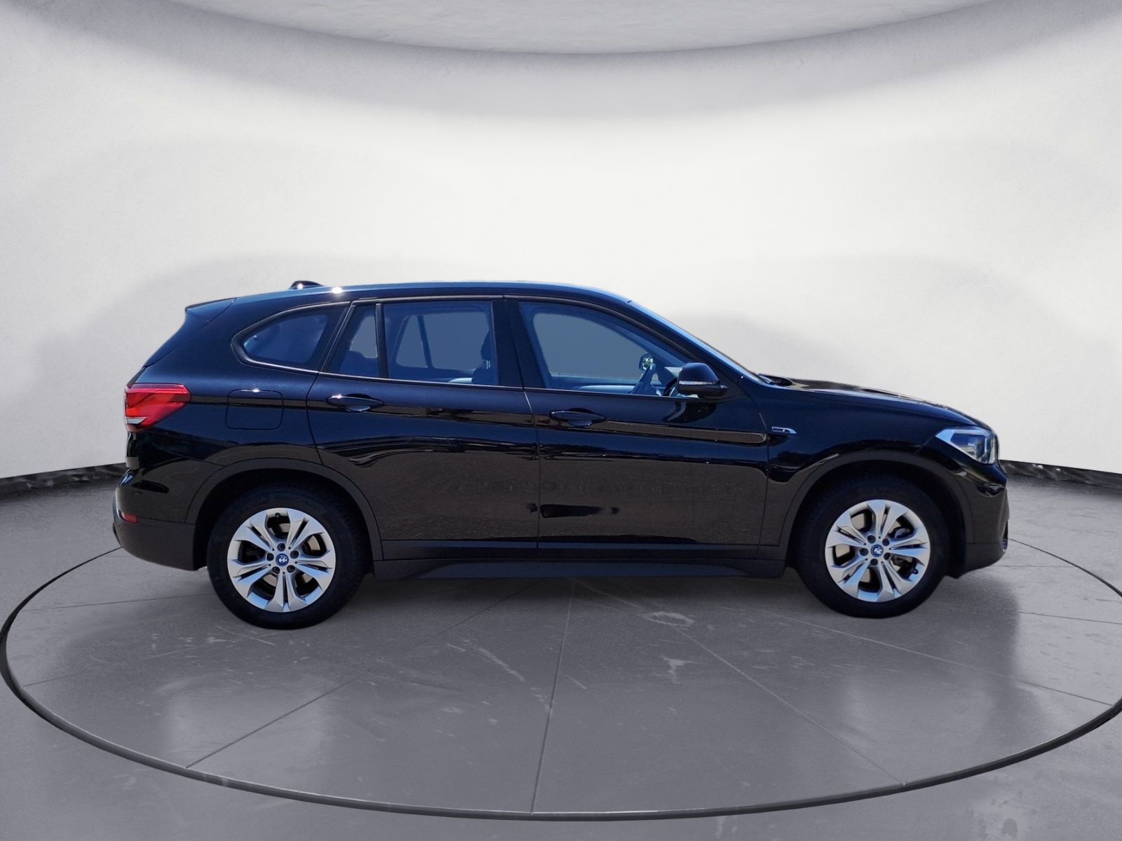 BMW X1 xDrive25e Advantage - Samsaru's Car Outlet