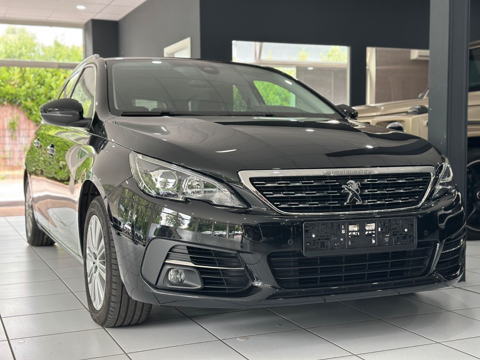 Peugeot 308 SW Allure - Samsaru's Car Outlet