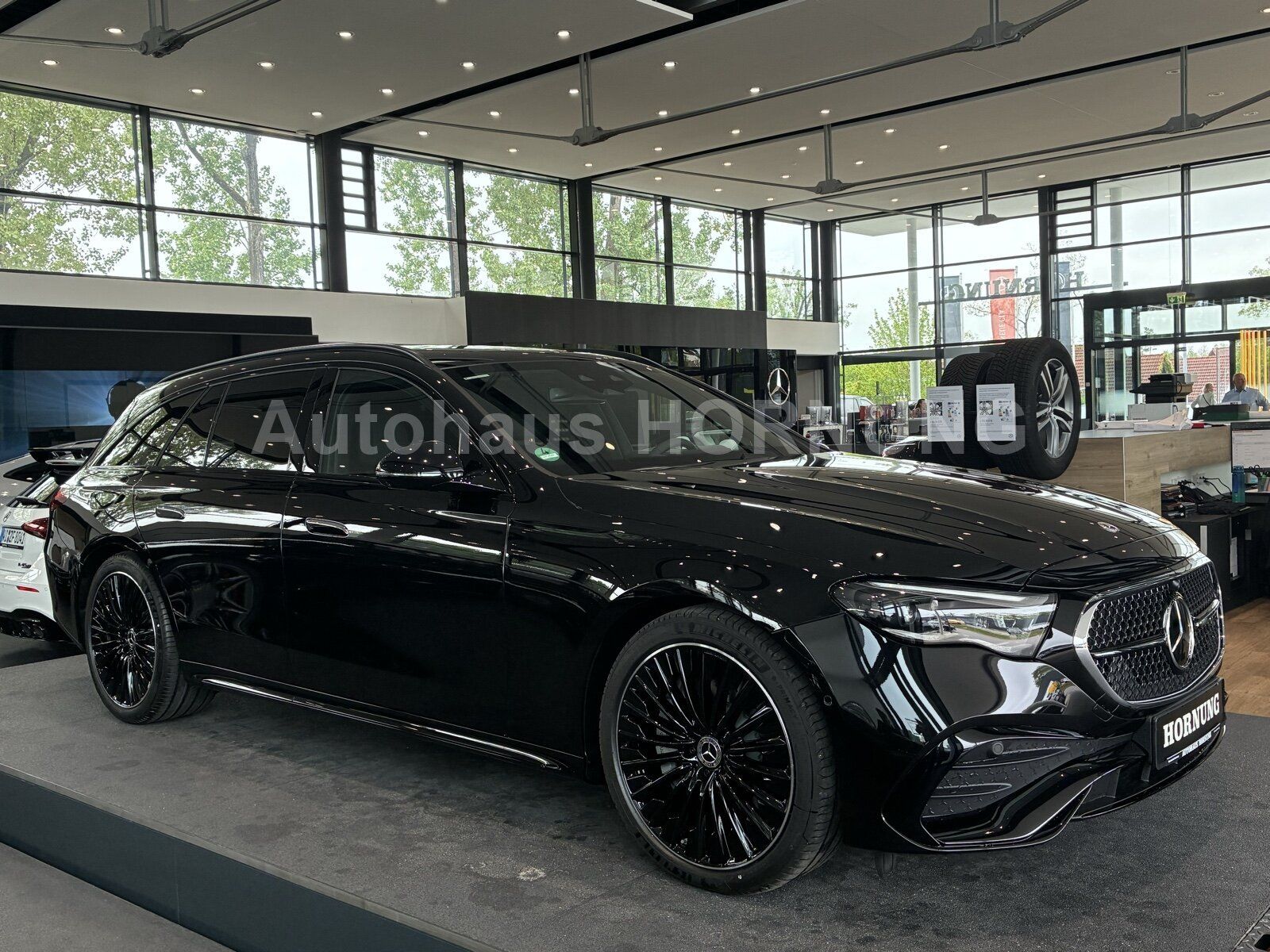 Mercedes-Benz E 450 d 4M T AMG NIGHT STHZG HUP PANOSD AHK DIGI
