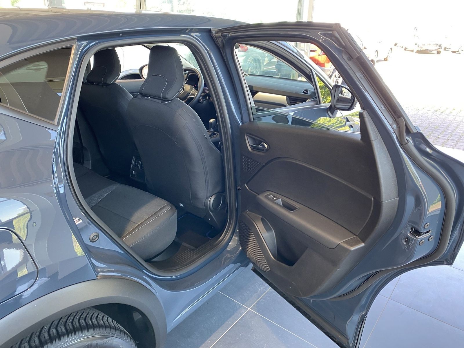 Renault Captur BUSINESS EDITION E-TECH Plug-in - Samsaru's Car Outlet