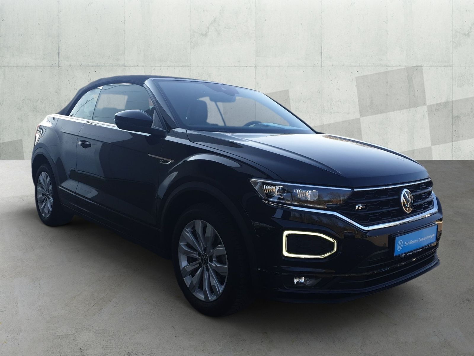 Volkswagen T-Roc 1.5 TSI R-LINE - Samsaru's Car Outlet