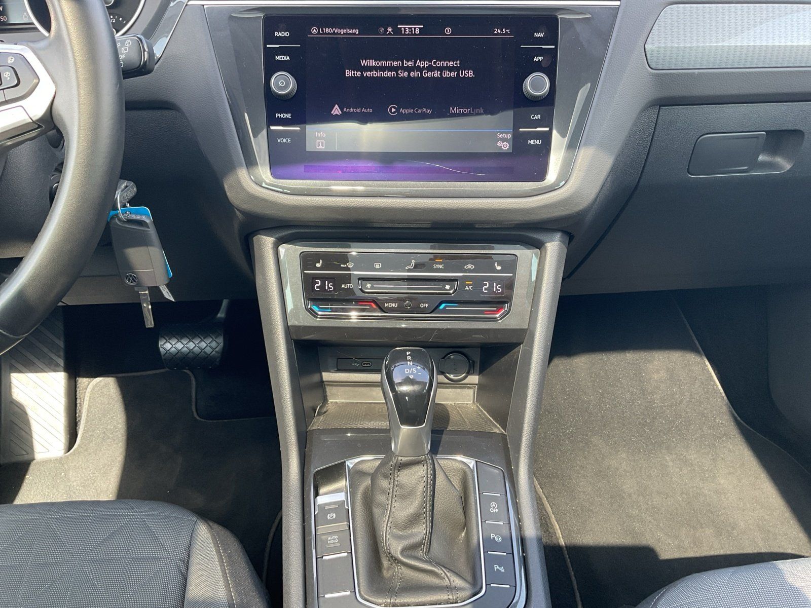 Volkswagen Tiguan 2.0 TDI DSG Life - Samsaru's Car Outlet