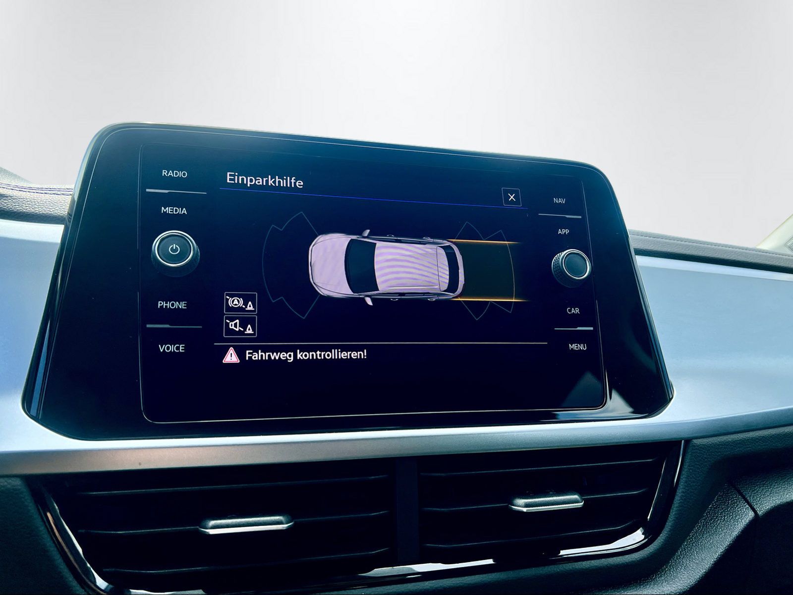 Volkswagen T-Roc LIFE - Samsaru's Car Outlet