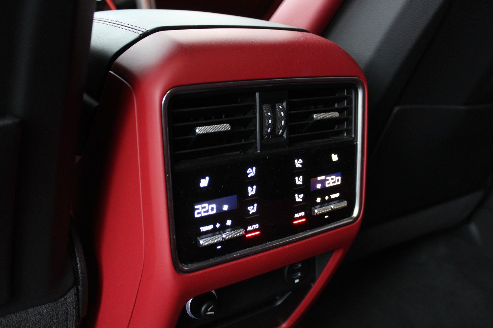 Porsche Cayenne Turbo Sport Design Kreide Approved 201T€