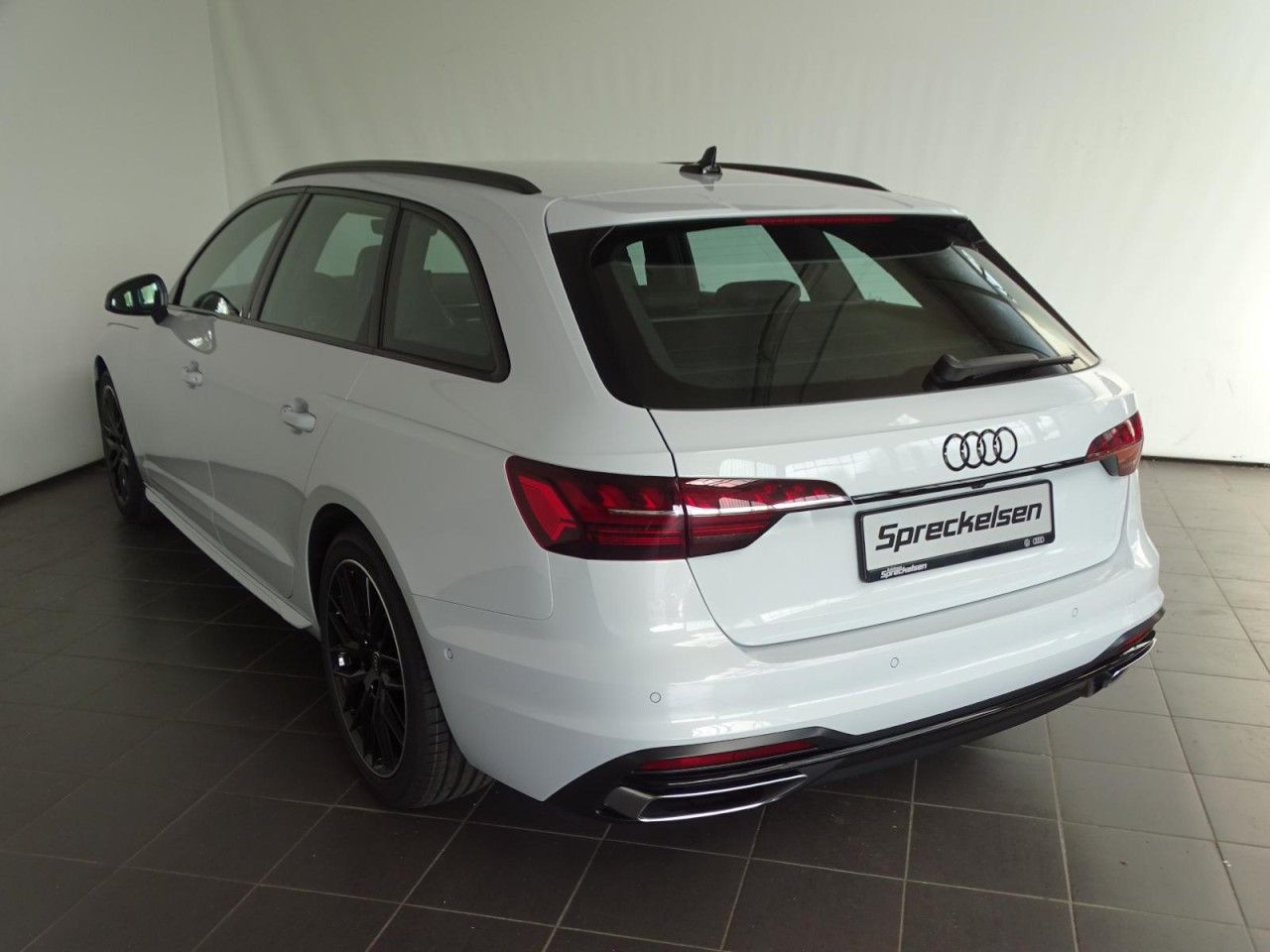 Audi A4 Avant 2.0 TDI advanced Aut. - Samsaru's Car Outlet