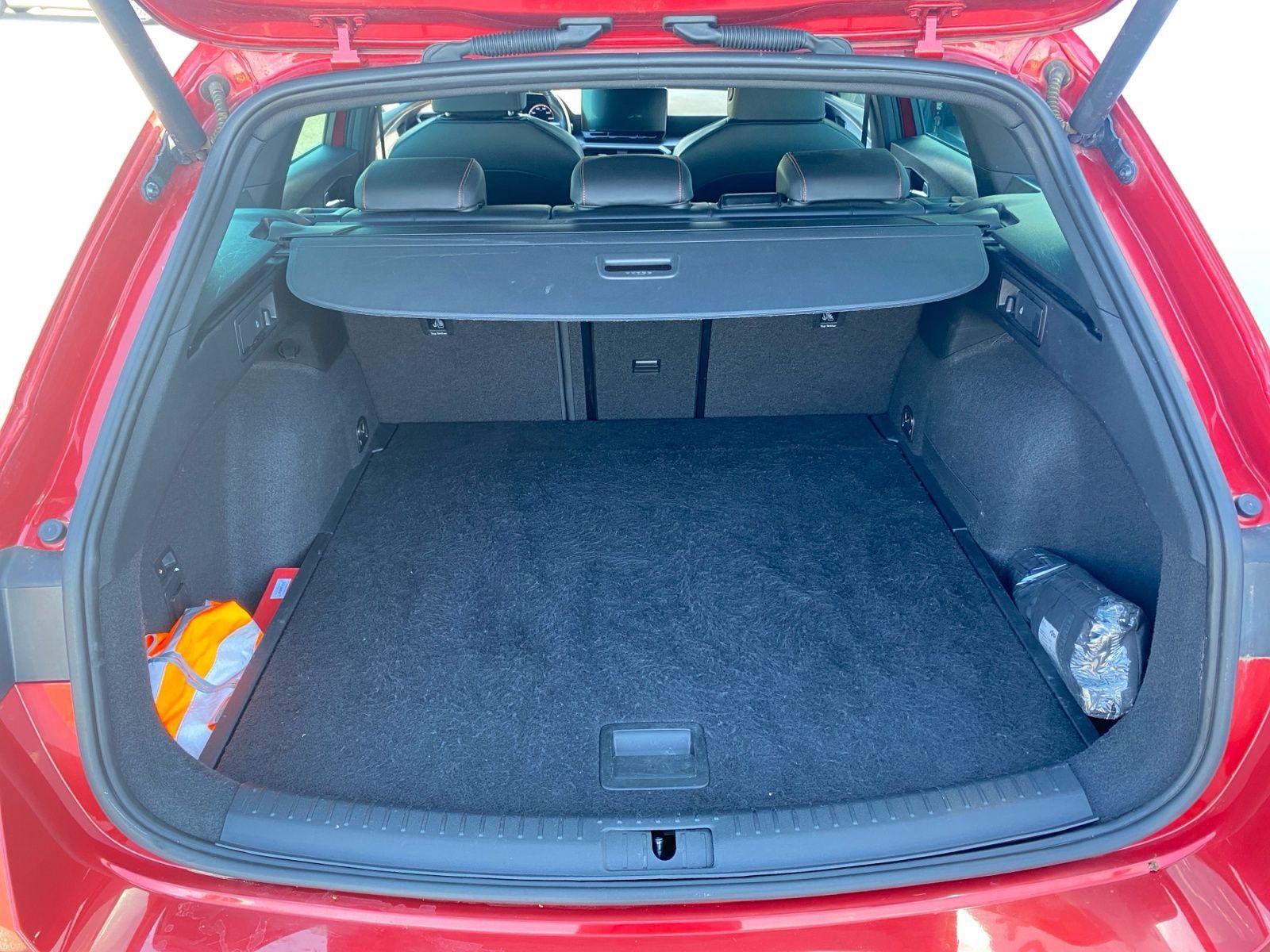 Seat Leon Sportstourer 1.5 eTSI FR DSG Navi LED
