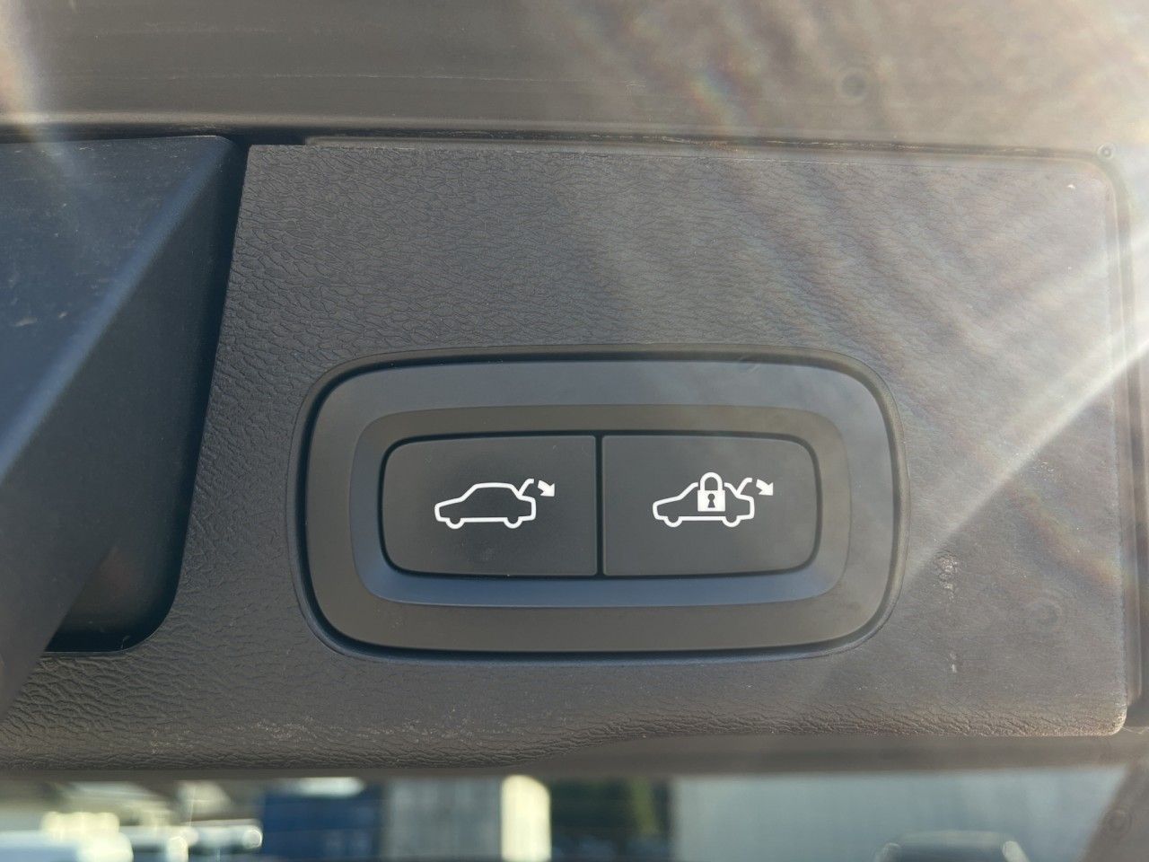 Volvo XC60 B5 Ultimate Dark AWD/AHK/Pano/Standhz/20Zo