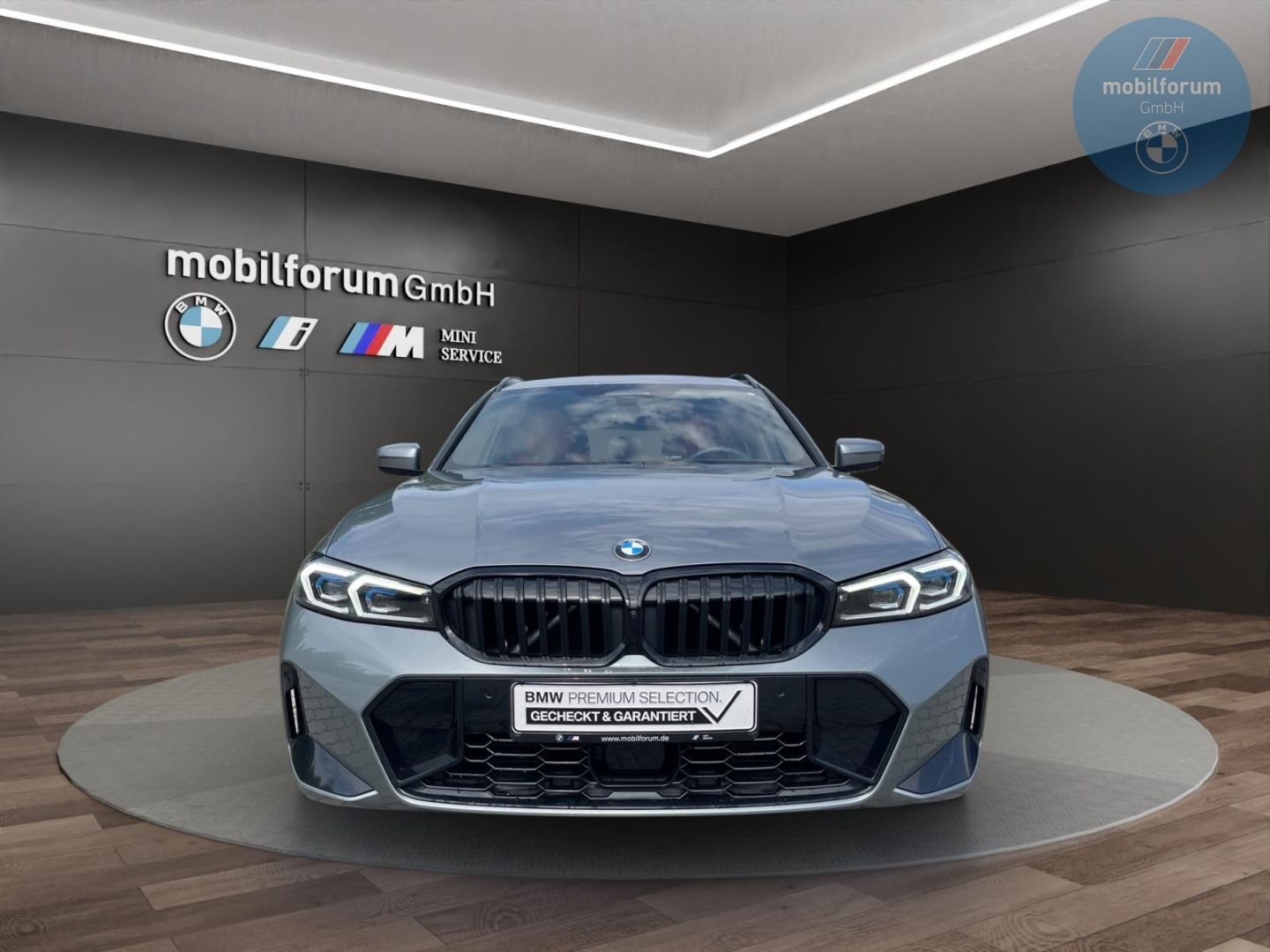 BMW 330 i xDrive Touring M-Sport DriveAssist Prof