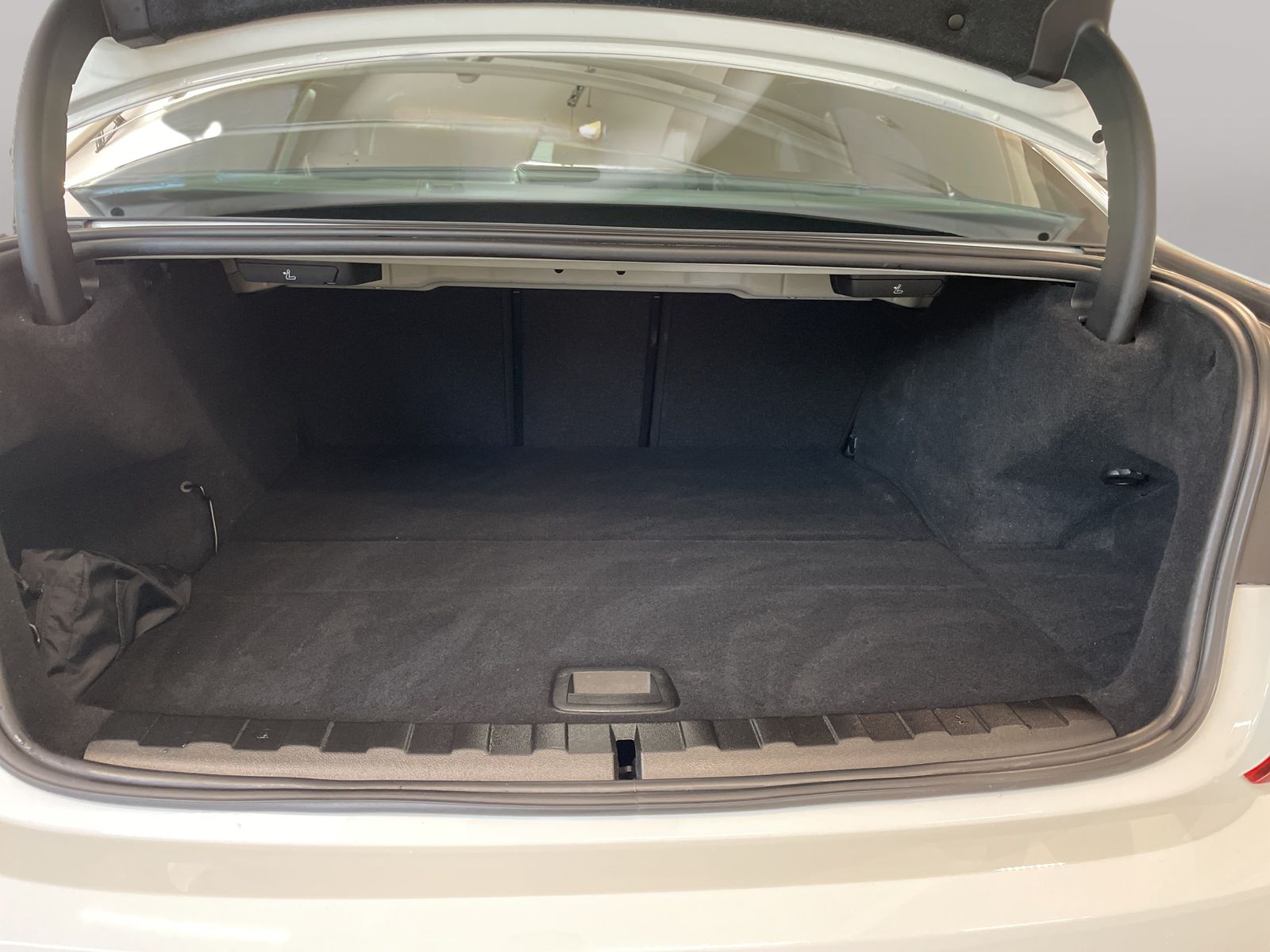 BMW 320e Limousine M Sport - Samsaru's Car Outlet