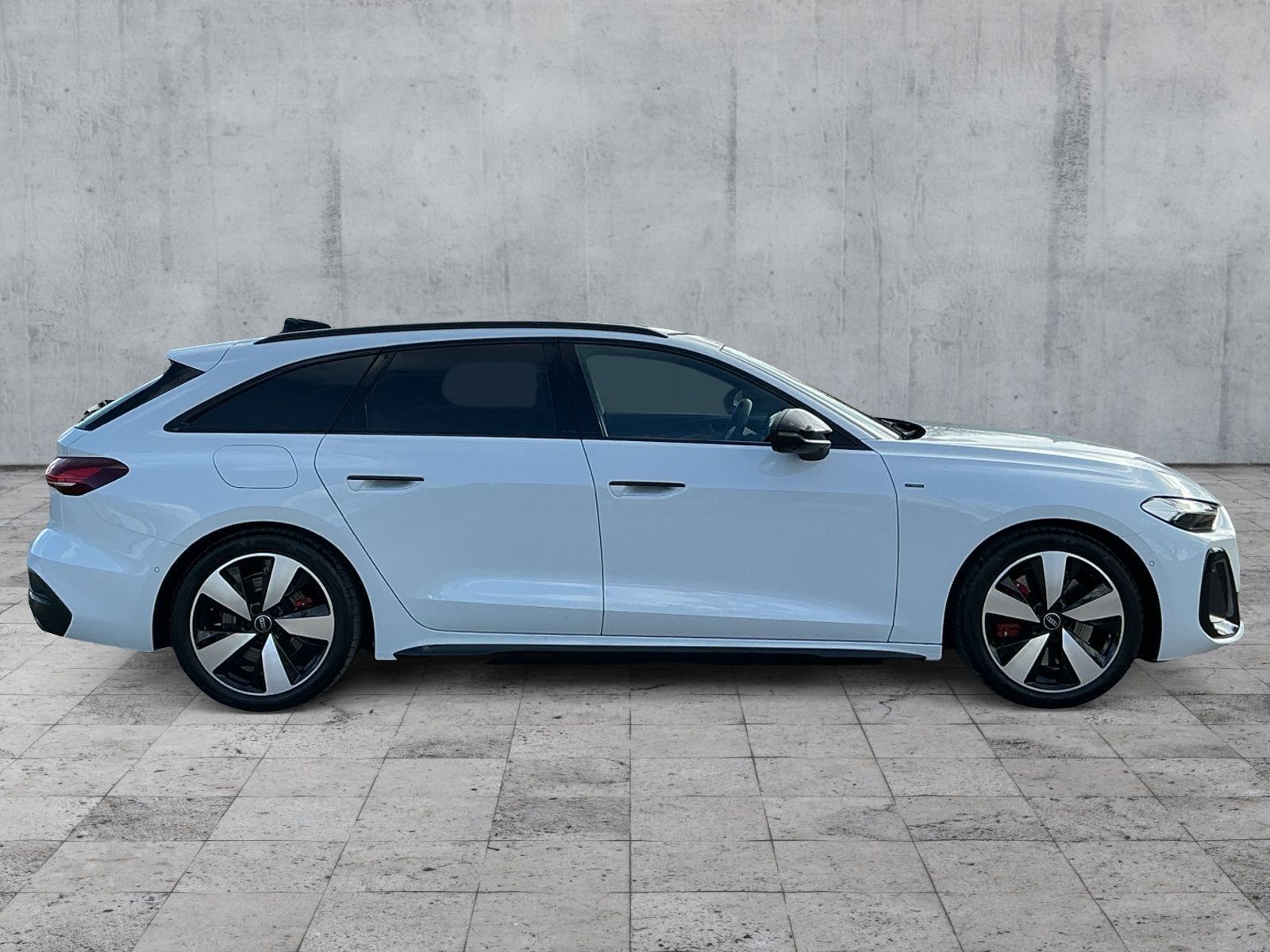Audi A5 Avant e-hybrid 220kW S-LINE MATRIX+AHK+PANO