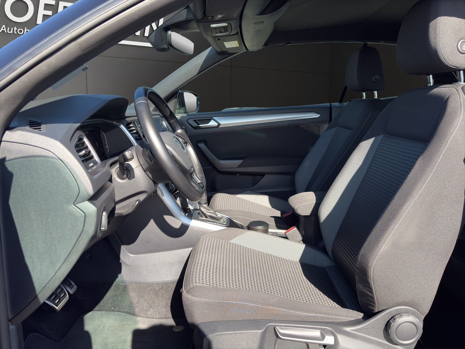 Volkswagen T-Roc 1.5 TSI Active DSG - Samsaru's Car Outlet
