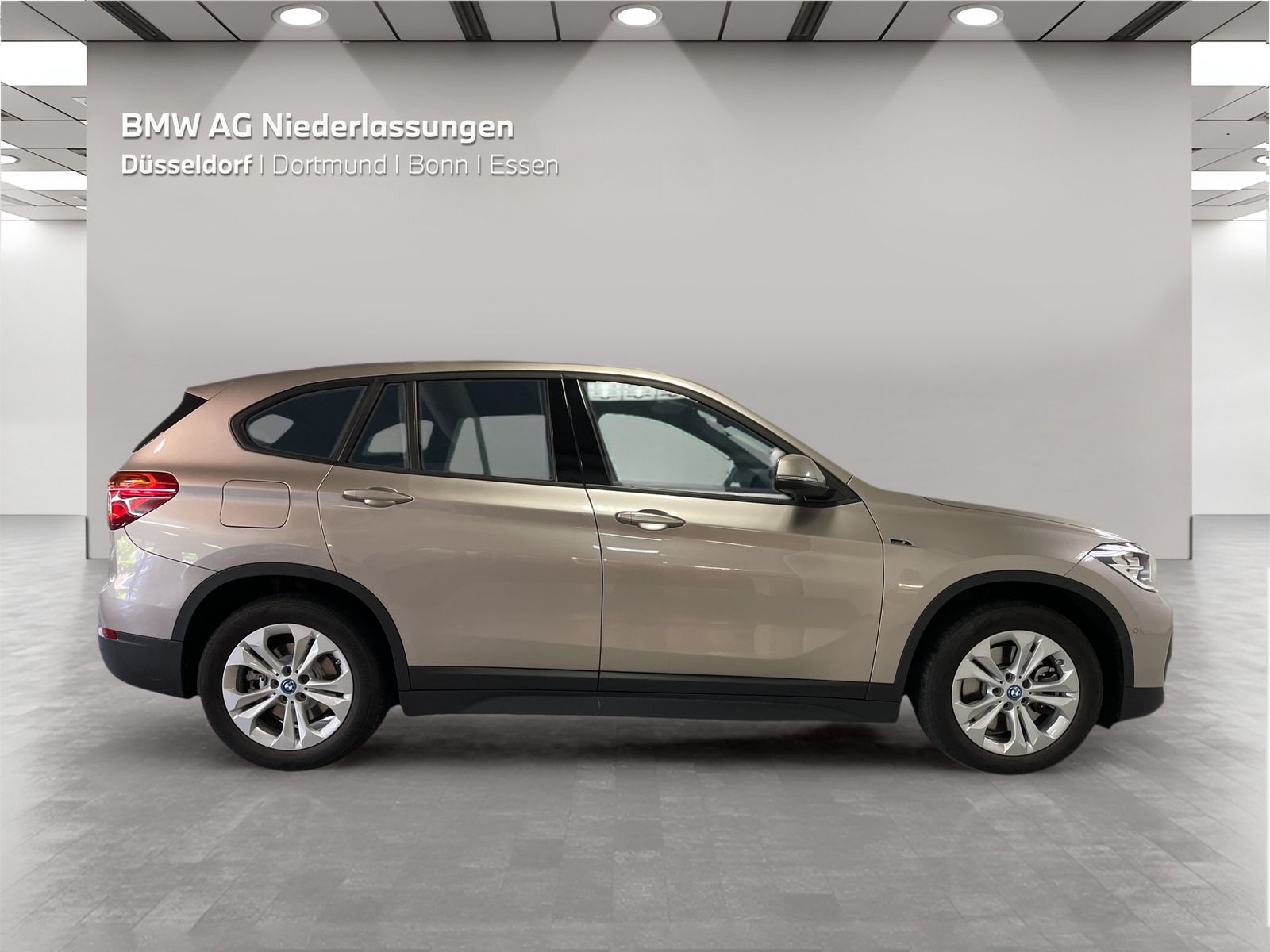 BMW X1 xDrive25e - Samsaru's Car Outlet