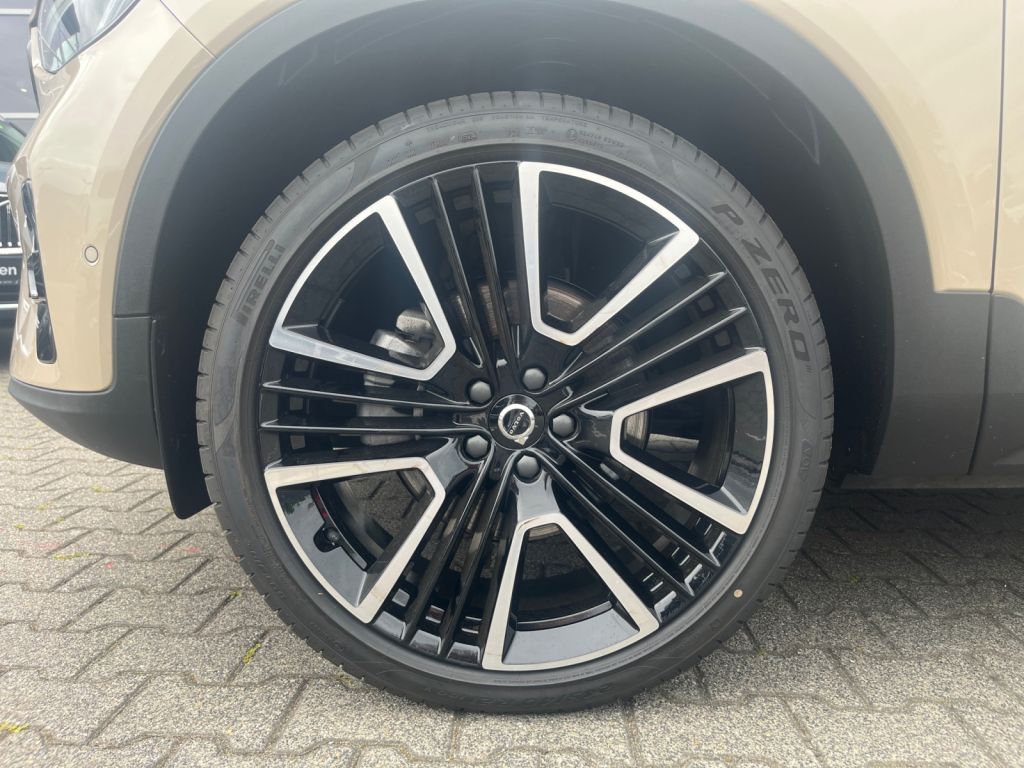 Volvo XC40 B4 UltraDark - Samsaru's Car Outlet