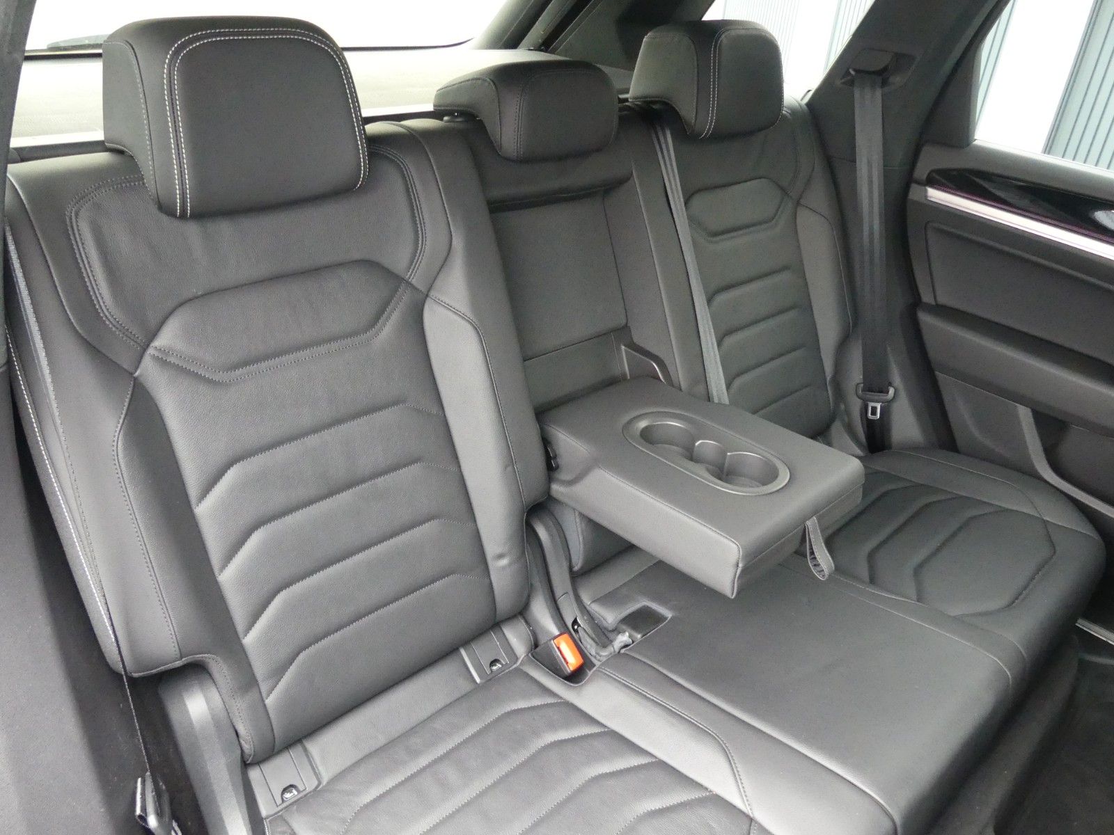Volkswagen Touareg Elegance 4Motion - Samsaru's Car Outlet