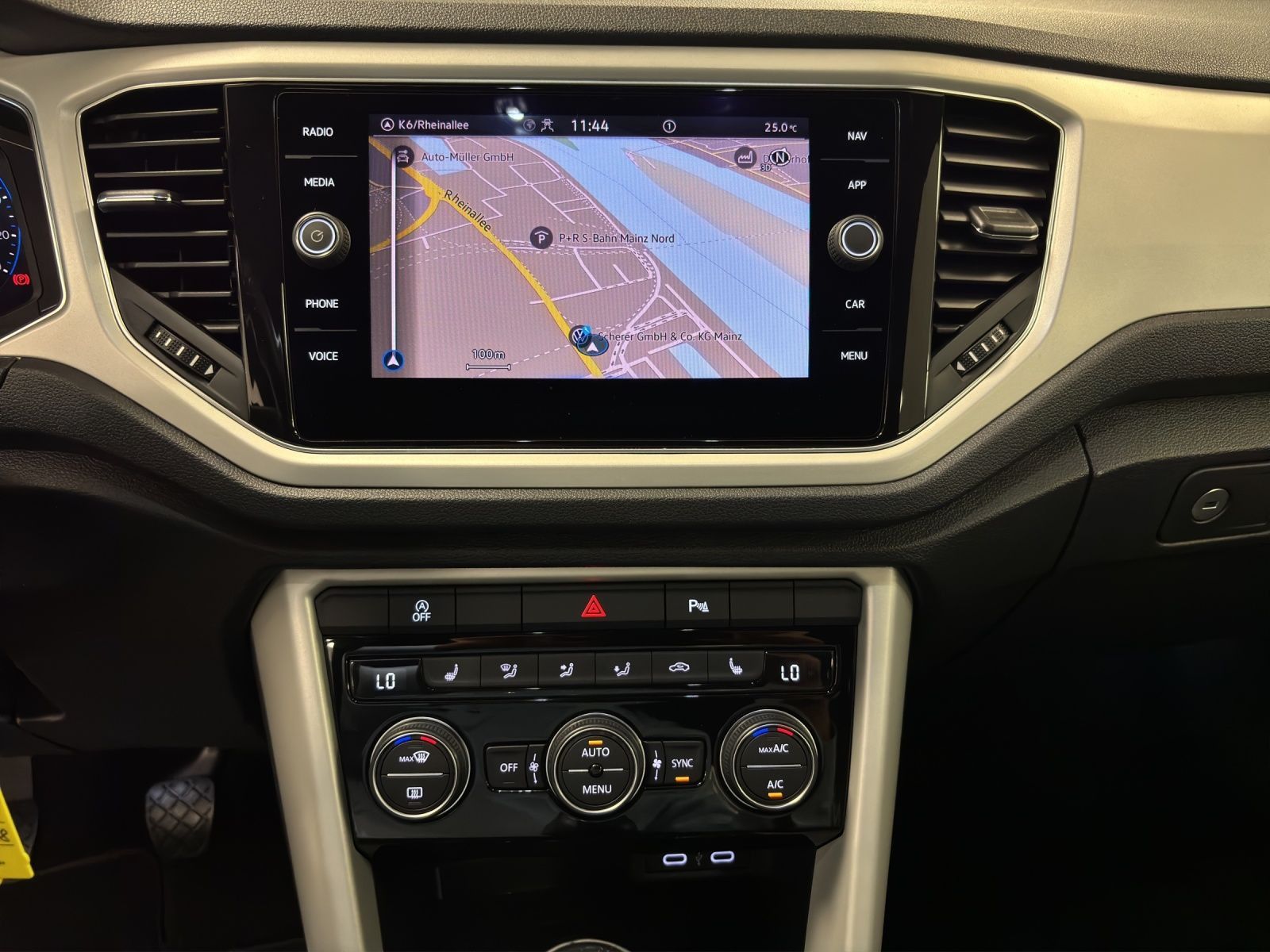 Volkswagen T-Roc Cabriolet 1.5 TSI Style - Samsaru's Car Outlet