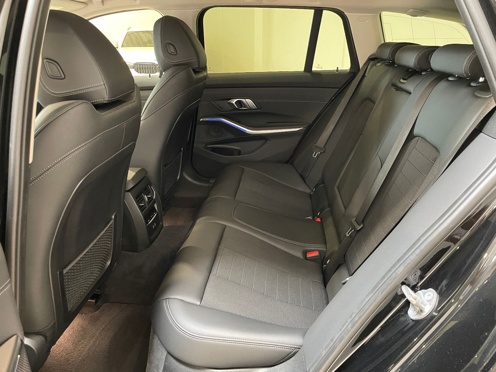 BMW 320d Touring Sport Line - Samsaru's Car Outlet