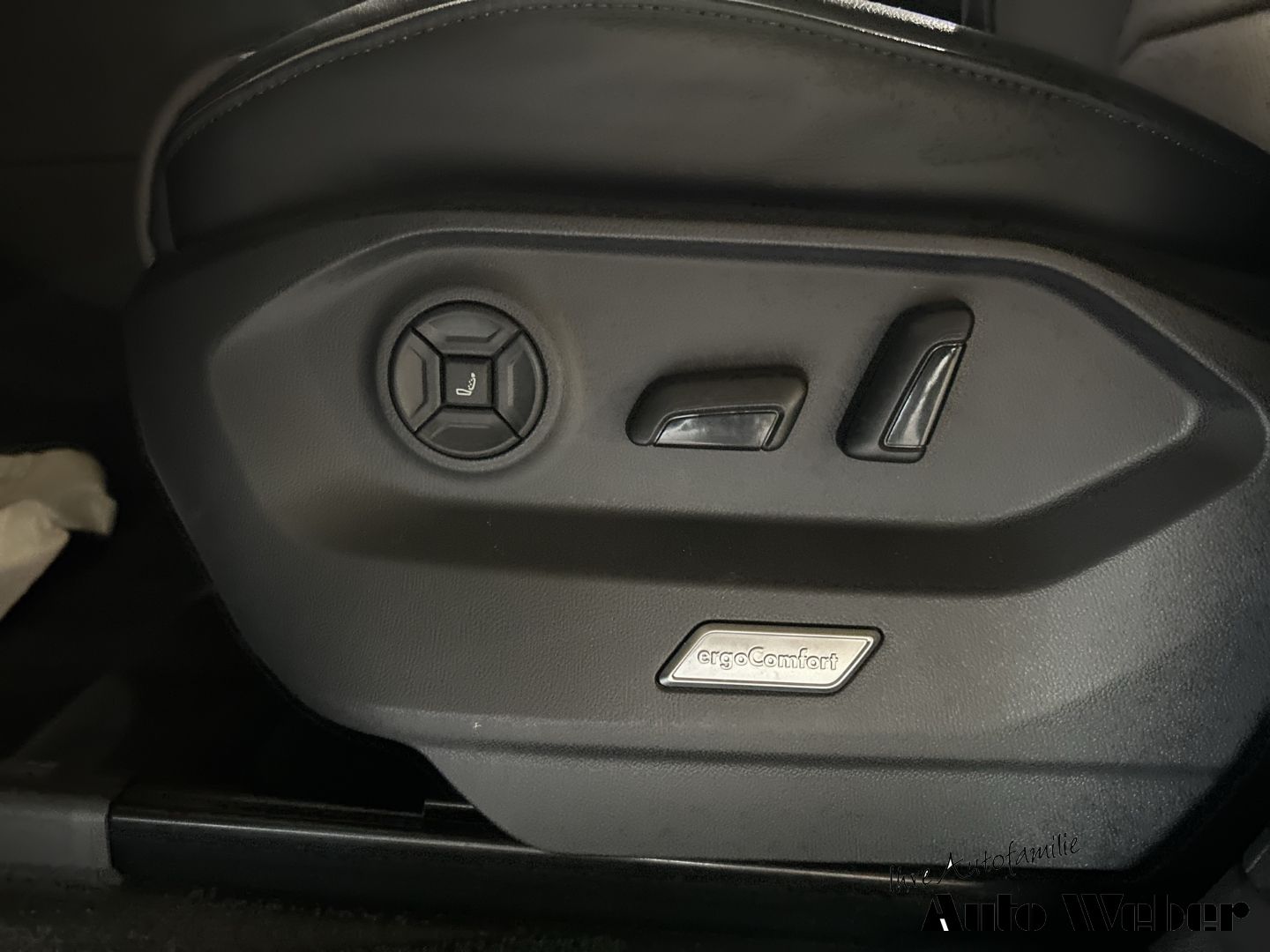 Volkswagen Touareg V6 4Motion R-Line - Samsaru's Car Outlet