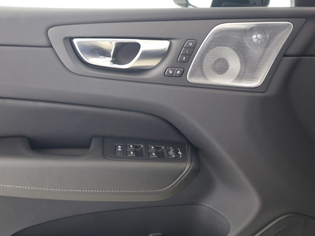 Volvo XC60 Ultra Dark Recharge Plug-In Hybrid AWD T8 T