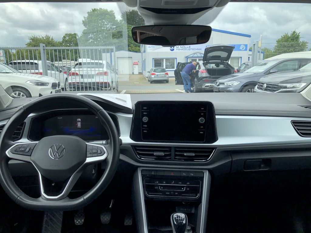 Volkswagen T-Roc 1.0 Life - Samsaru's Car Outlet