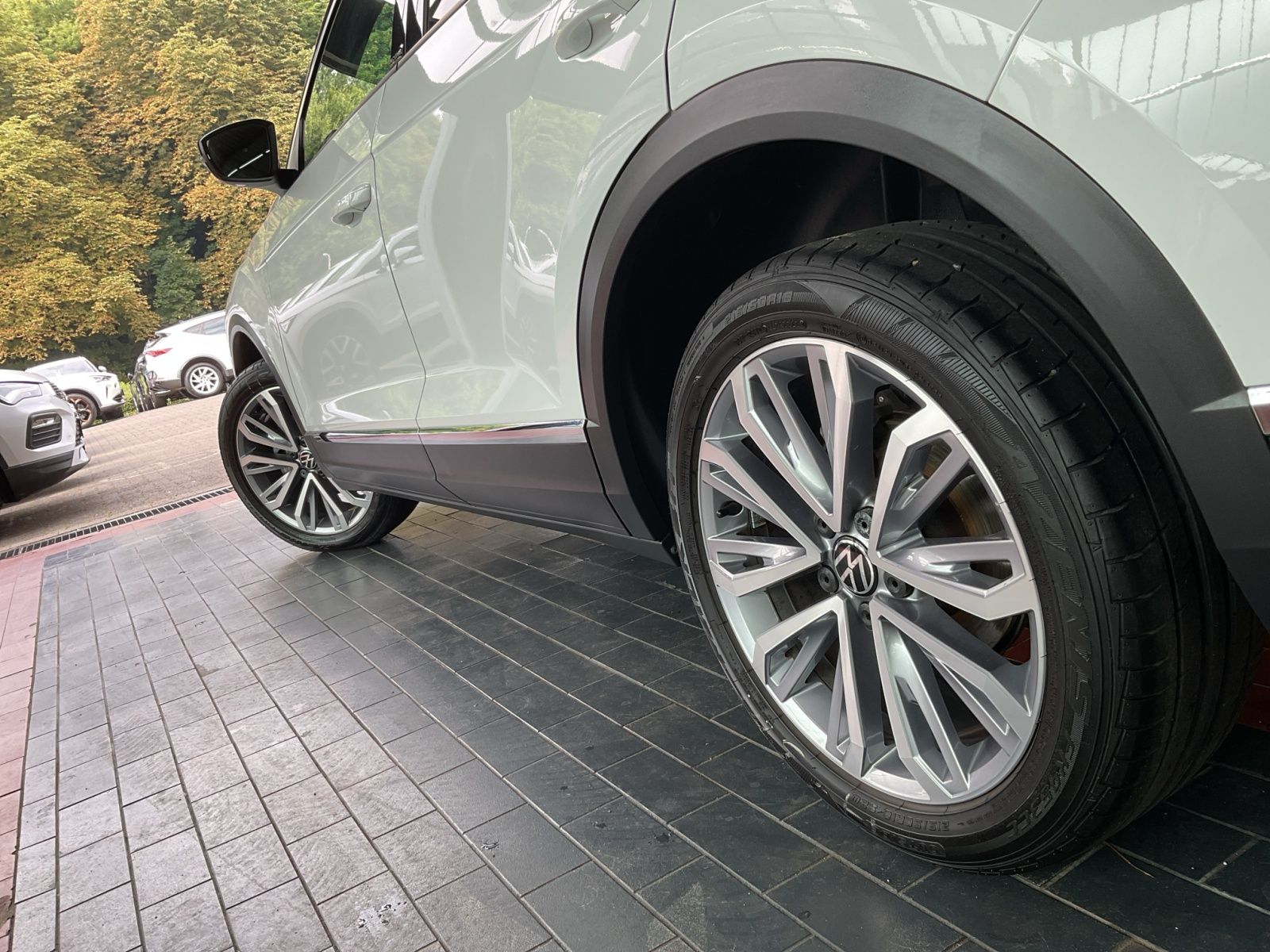 Volkswagen T-Roc 1.5 TSI DSG Active - Samsaru's Car Outlet
