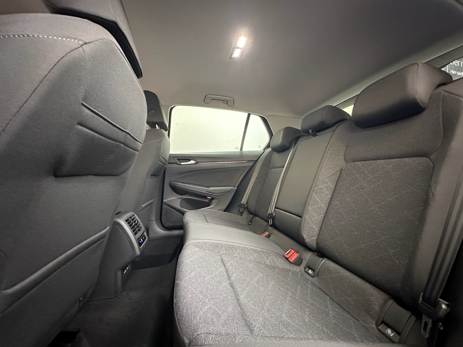 Volkswagen Golf 1.5 TSI Life - Samsaru's Car Outlet