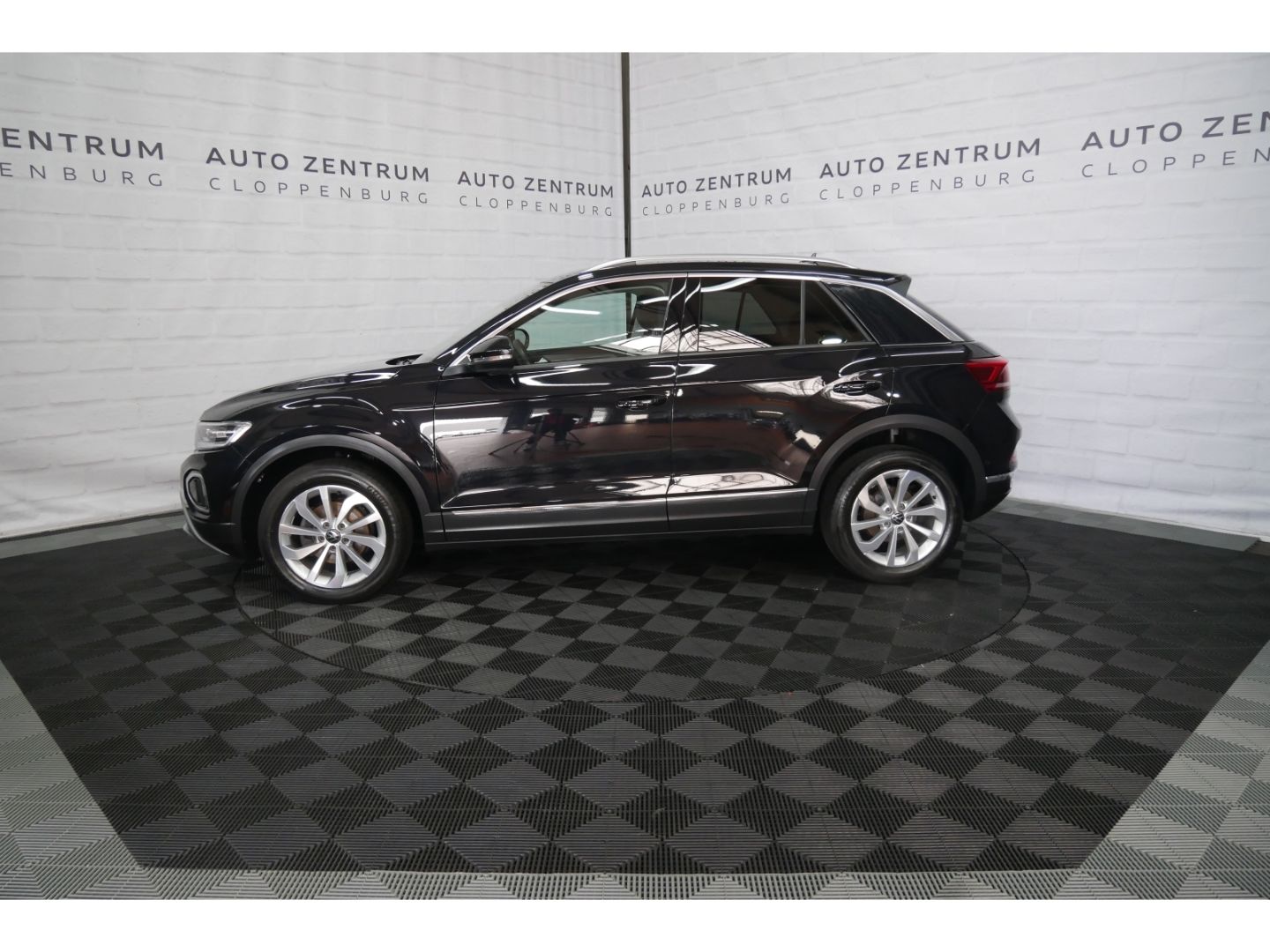 Volkswagen T-Roc Style 1.5 TSI - Samsaru's Car Outlet