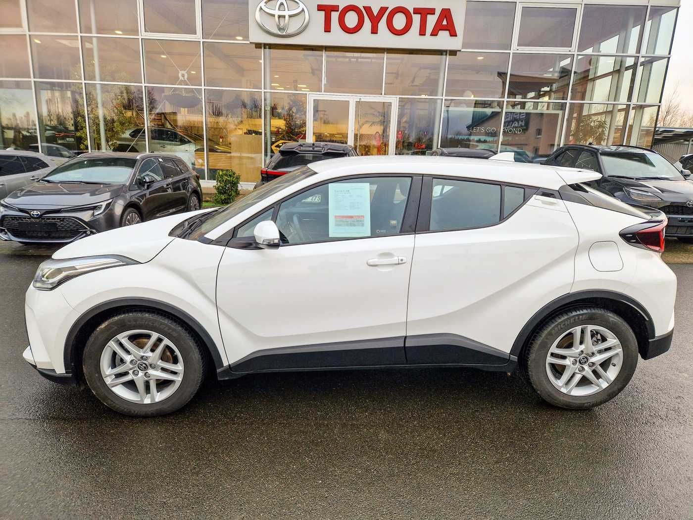 Toyota C-HR Hybrid Flow - Samsaru's Car Outlet