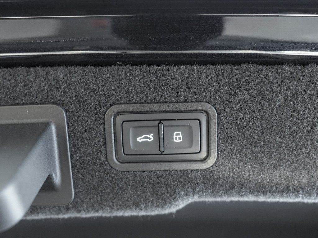 Audi A8 60 TFSIe quattro S line - Samsaru's Car Outlet