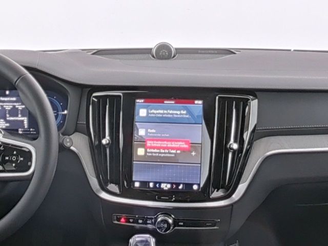 Volvo V60 Ultra Dark T8 19''LM AHK B&W 360kam Pano Mas