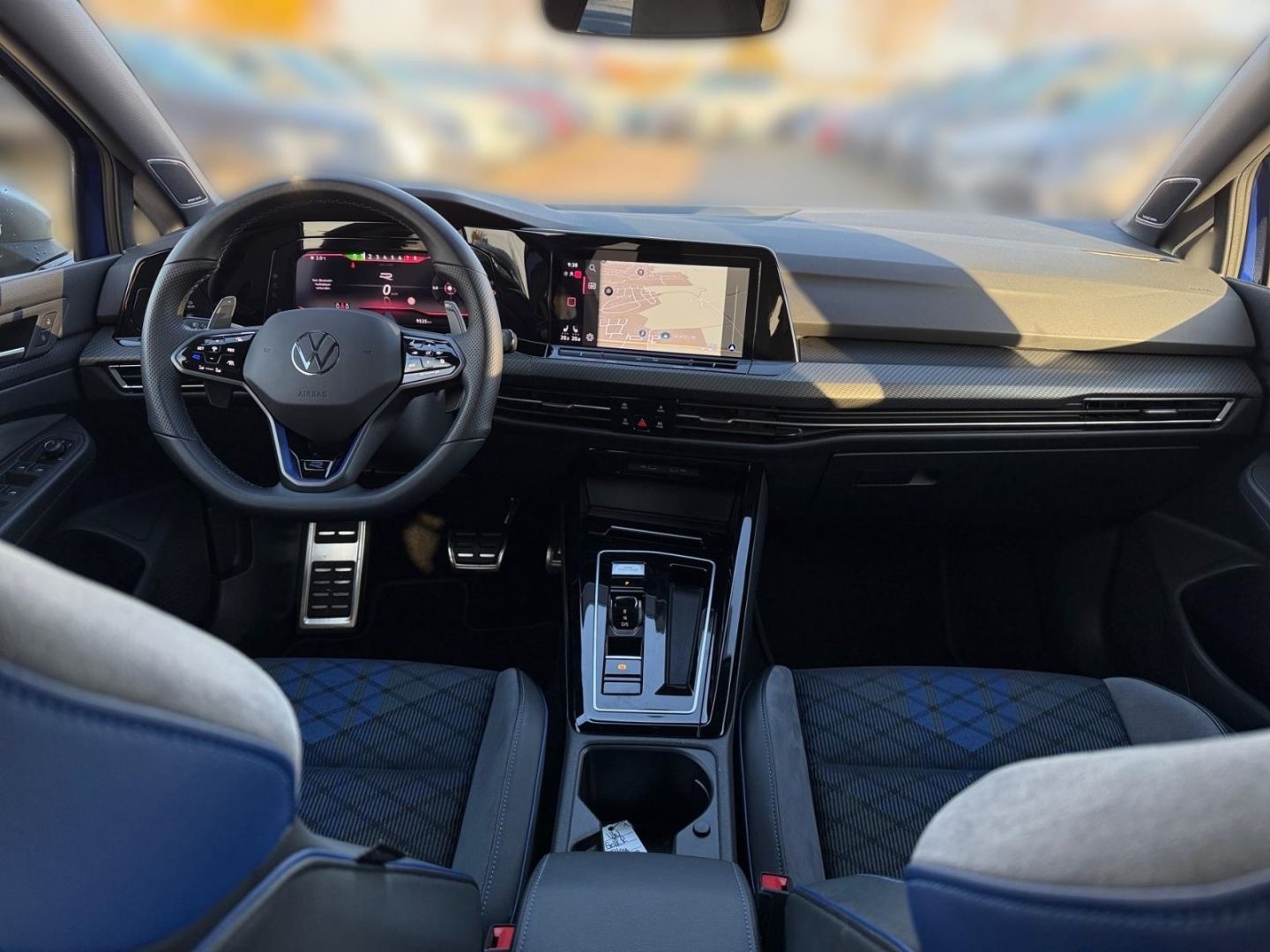 Volkswagen Golf VIII R 2.0 TSI 4Motion - Samsaru's Car Outlet