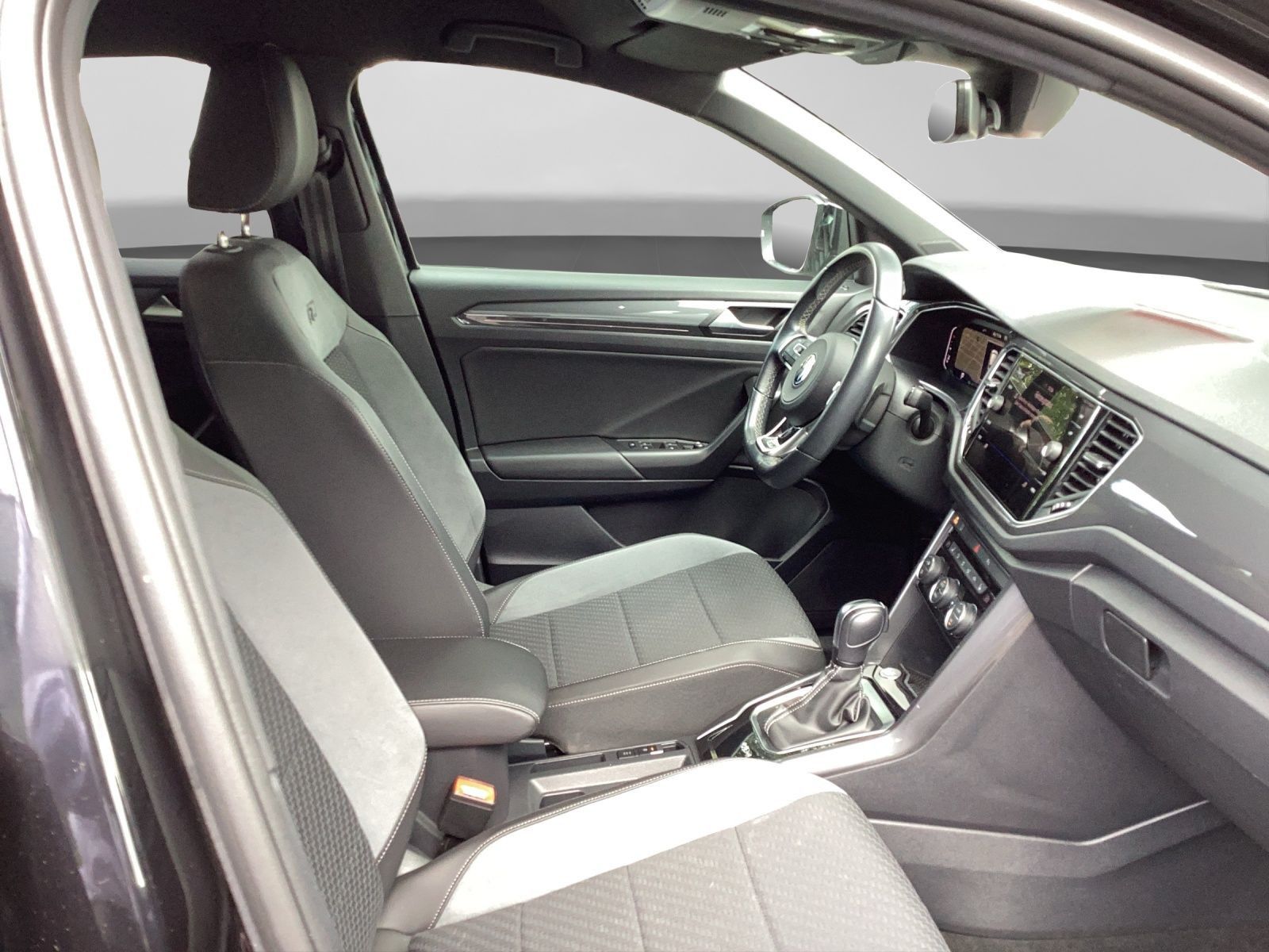 Volkswagen T-Roc 1.5 TSI DSG R-LINE - Samsaru's Car Outlet