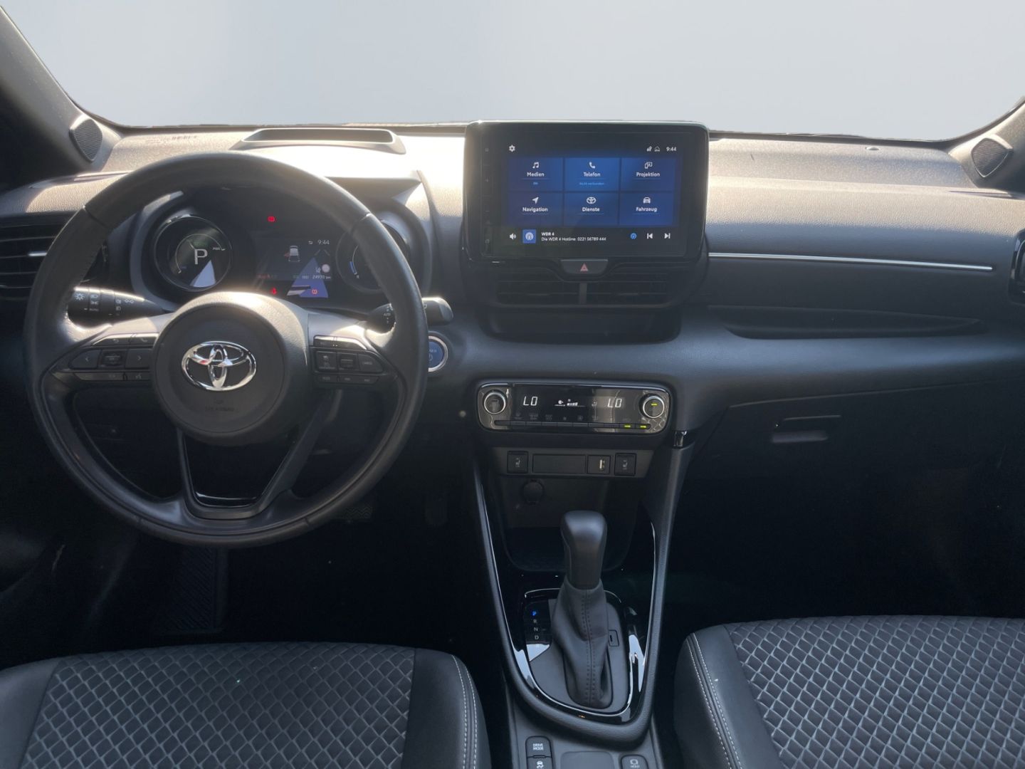 Toyota Yaris Hybrid 1.5 Style *LED*HUD*Navi*Teilleder*