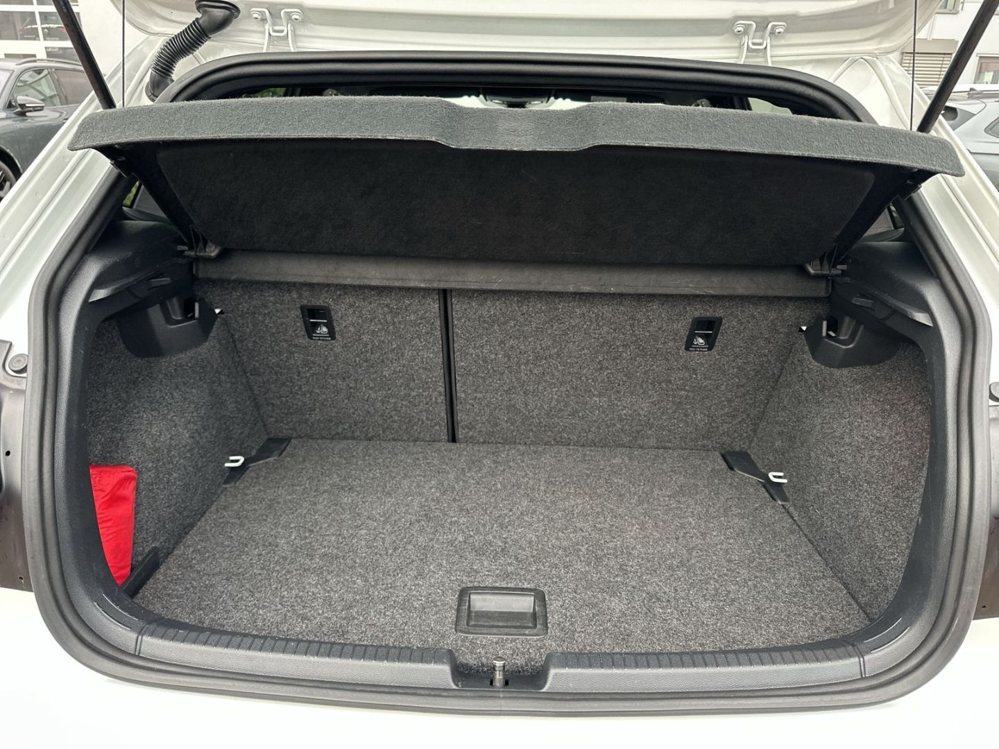 Volkswagen Polo Highline 1.0 TSI DSG R-Line Black - Samsaru's Car Outlet