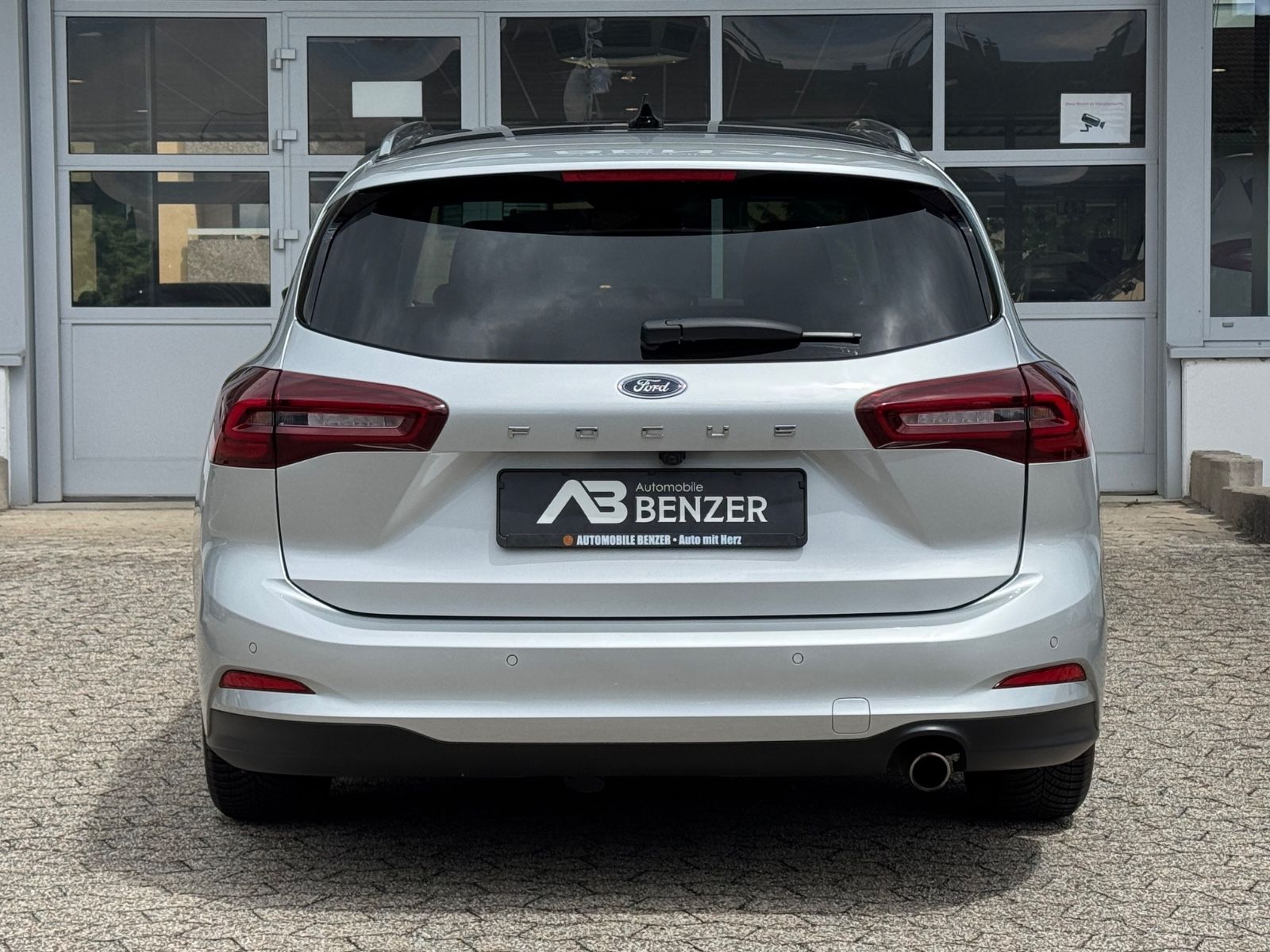 Ford Focus Turnier Titanium/PANO/AHK/R-Cam/CarPlay/1H
