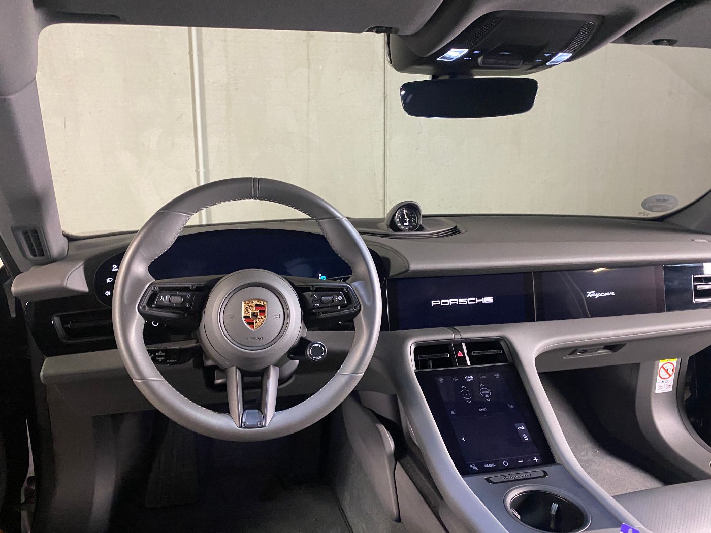 Porsche Taycan 4 Cross Turismo | Beifahrerdisplay |
