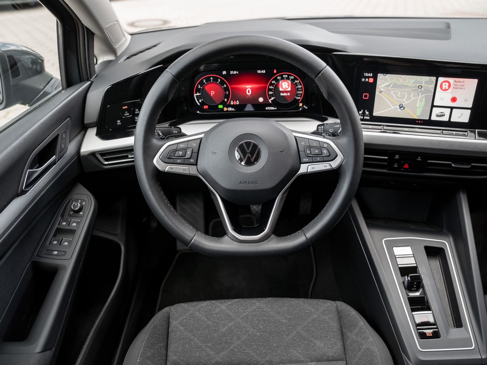 Volkswagen Golf Life 1.5 eTSI DSG - Samsaru's Car Outlet