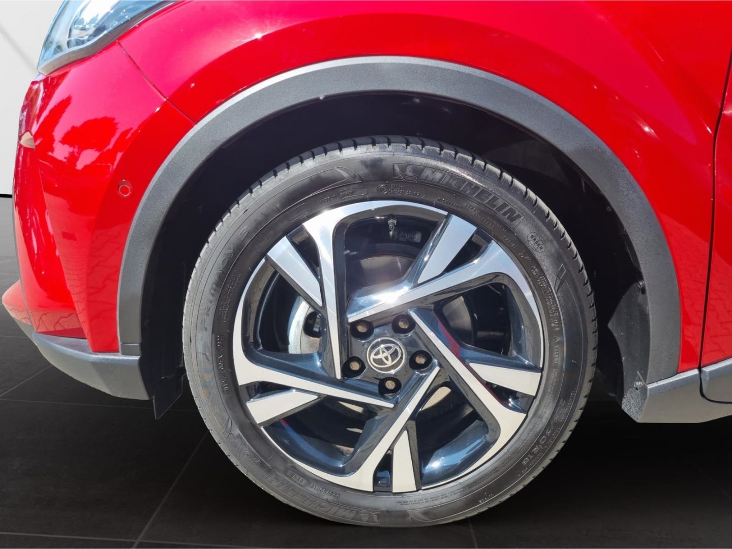 Toyota C-HR 2.0 Hybrid - Samsaru's Car Outlet