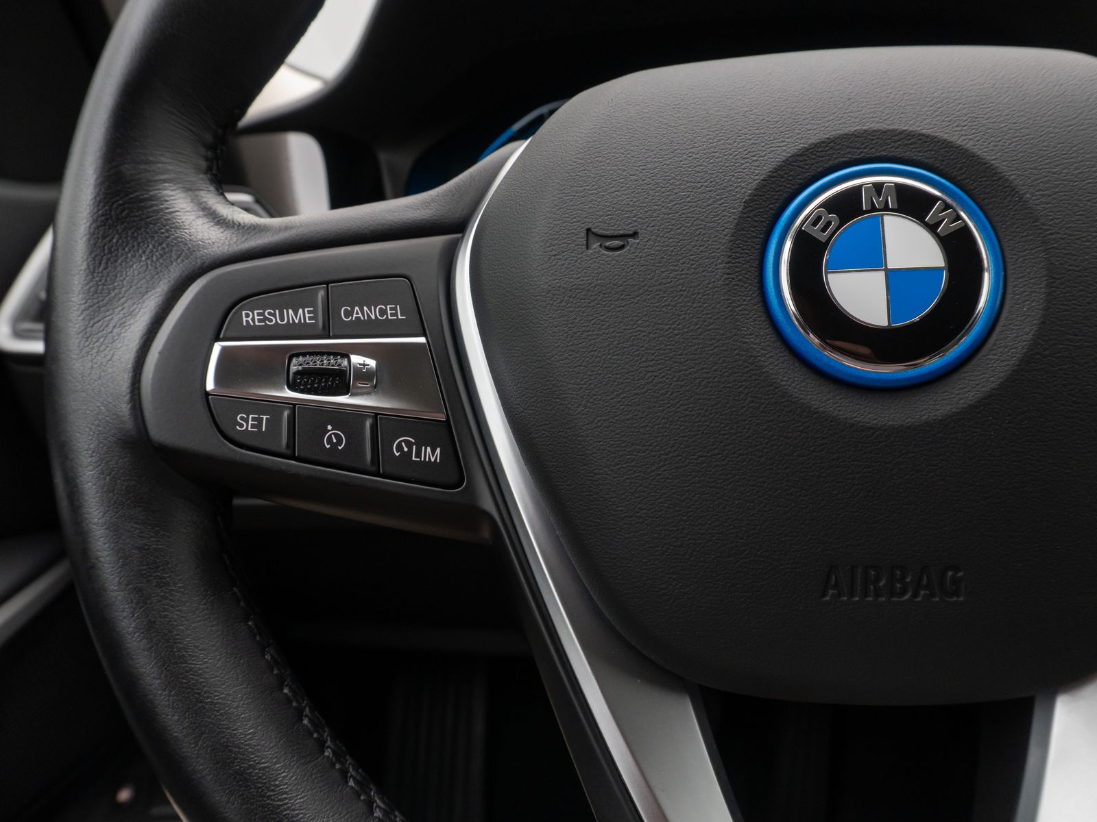 BMW 320e - Samsaru's Car Outlet