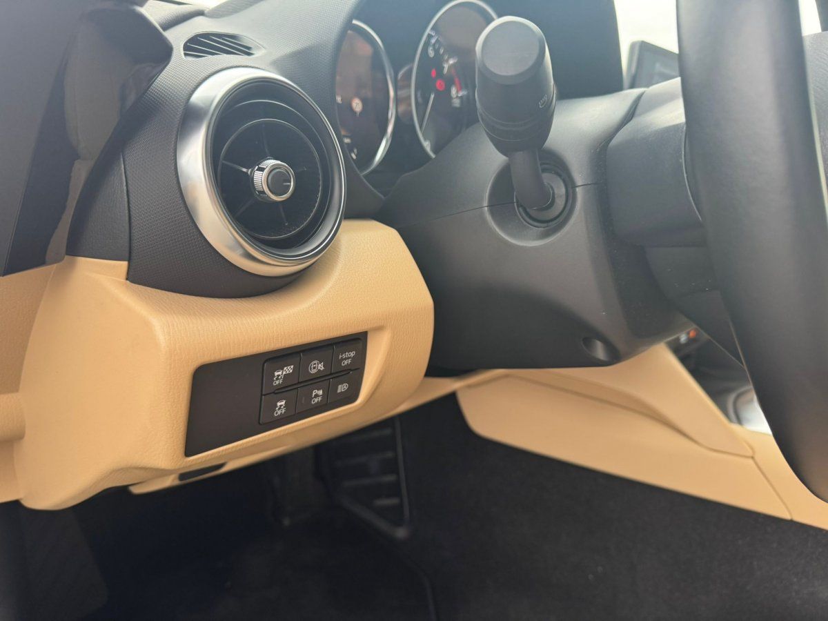 Mazda MX-5 2.0 (184PS) Schalter Kazari Rückfahrk. Navi