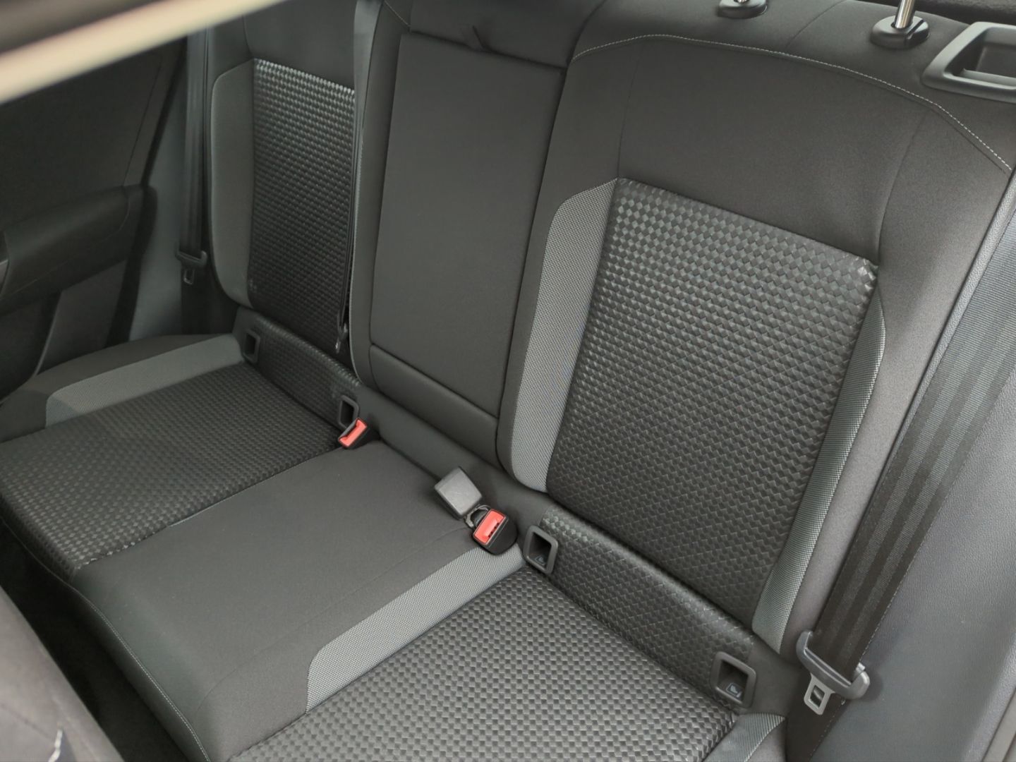 Volkswagen T-Roc Active 1.5 TSI - Samsaru's Car Outlet