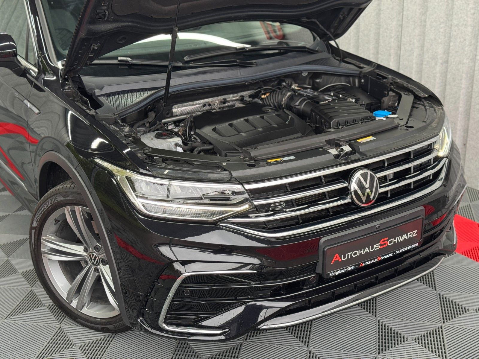 Volkswagen Tiguan R-Line DSG - Samsaru's Car Outlet