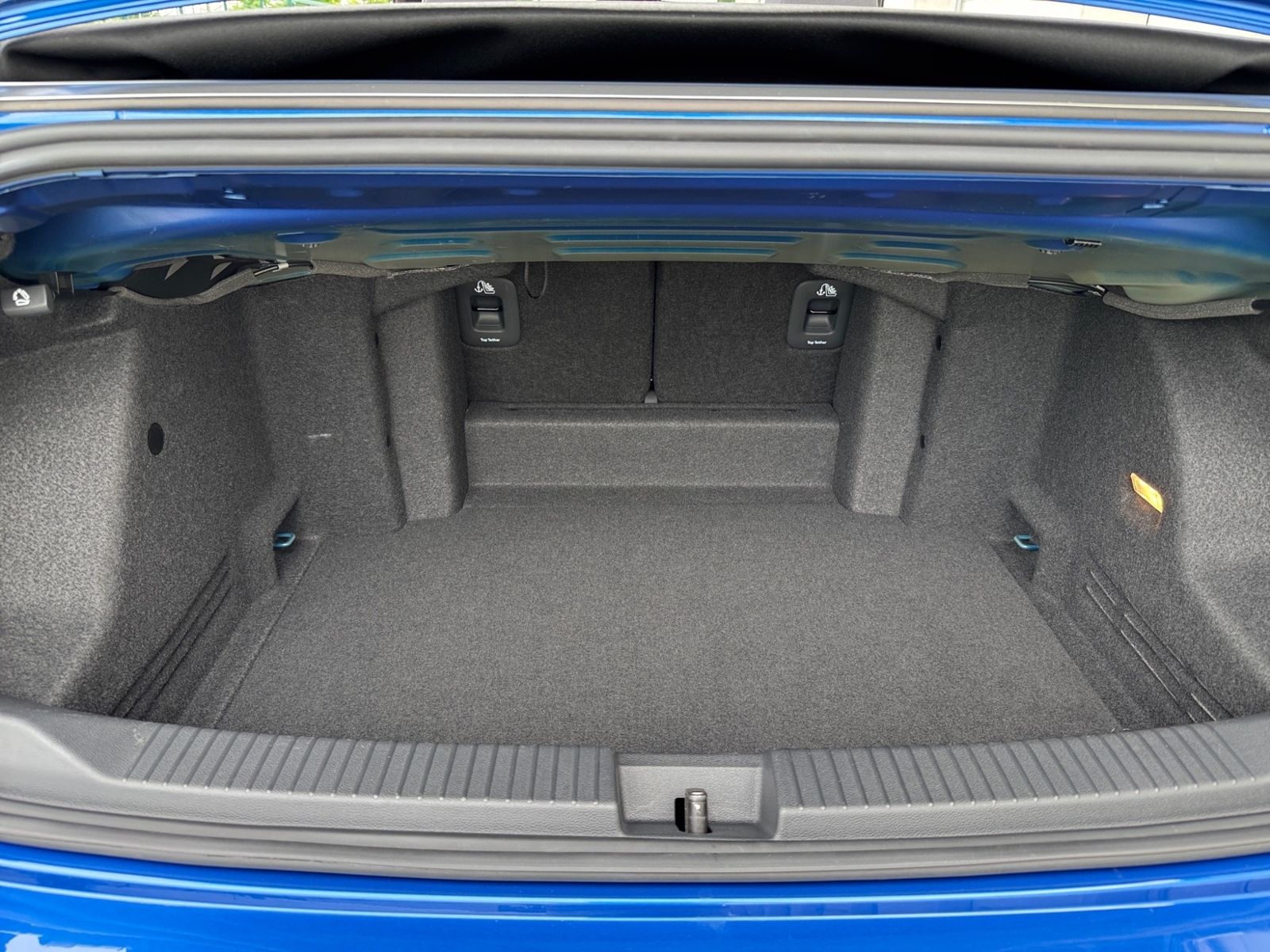 Volkswagen T-Roc 1.5 TSI Style - Samsaru's Car Outlet