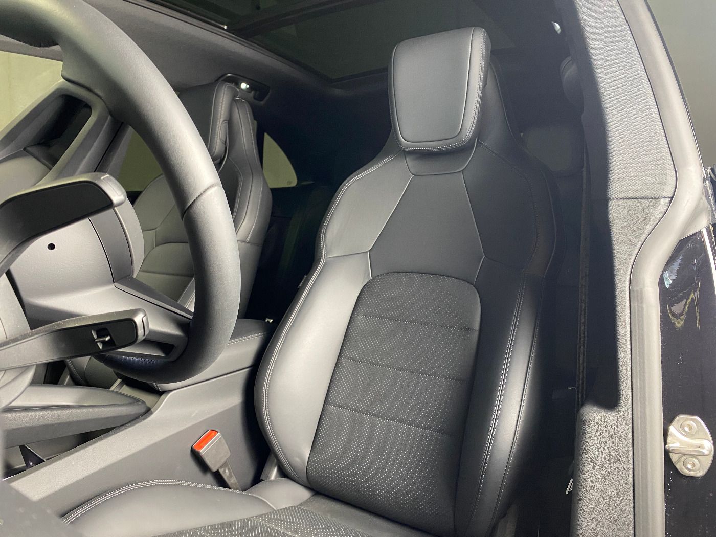 Porsche Macan 4 | Panorama Dachsystem | Beifahrerdisplay