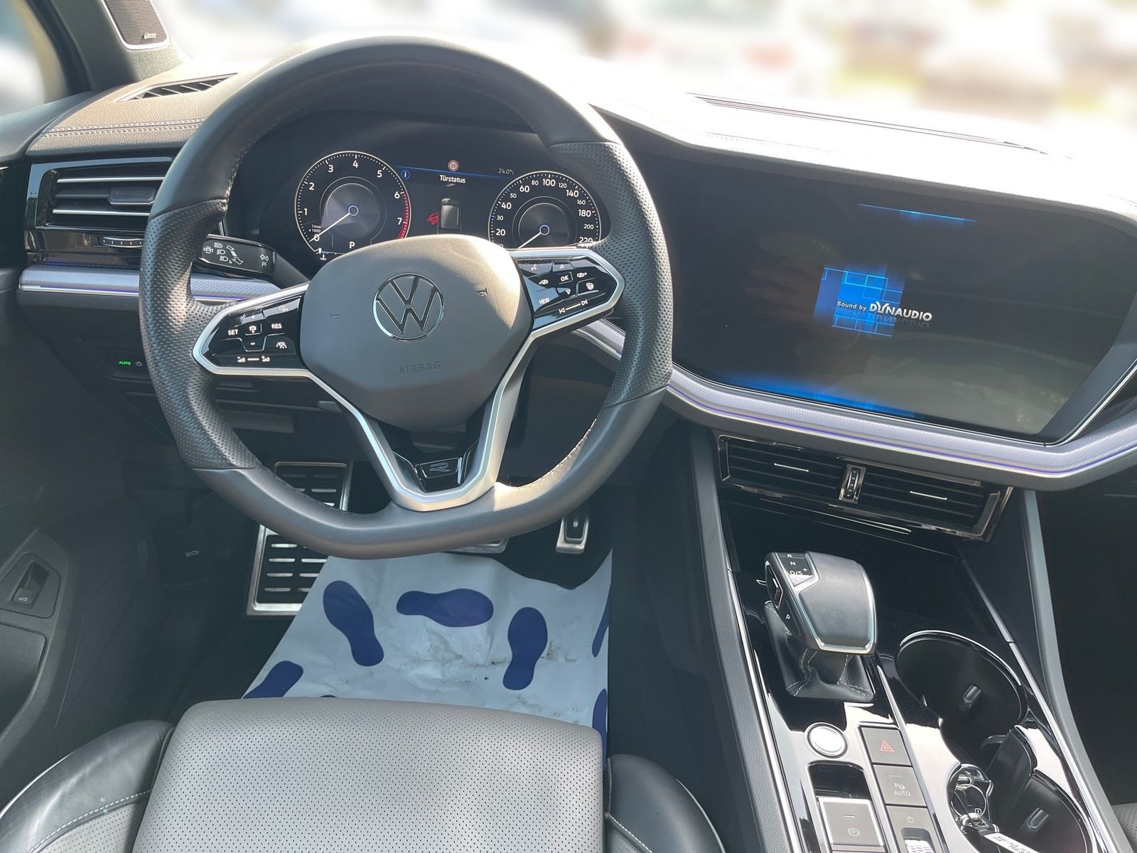 Volkswagen Touareg R-Line - Samsaru's Car Outlet