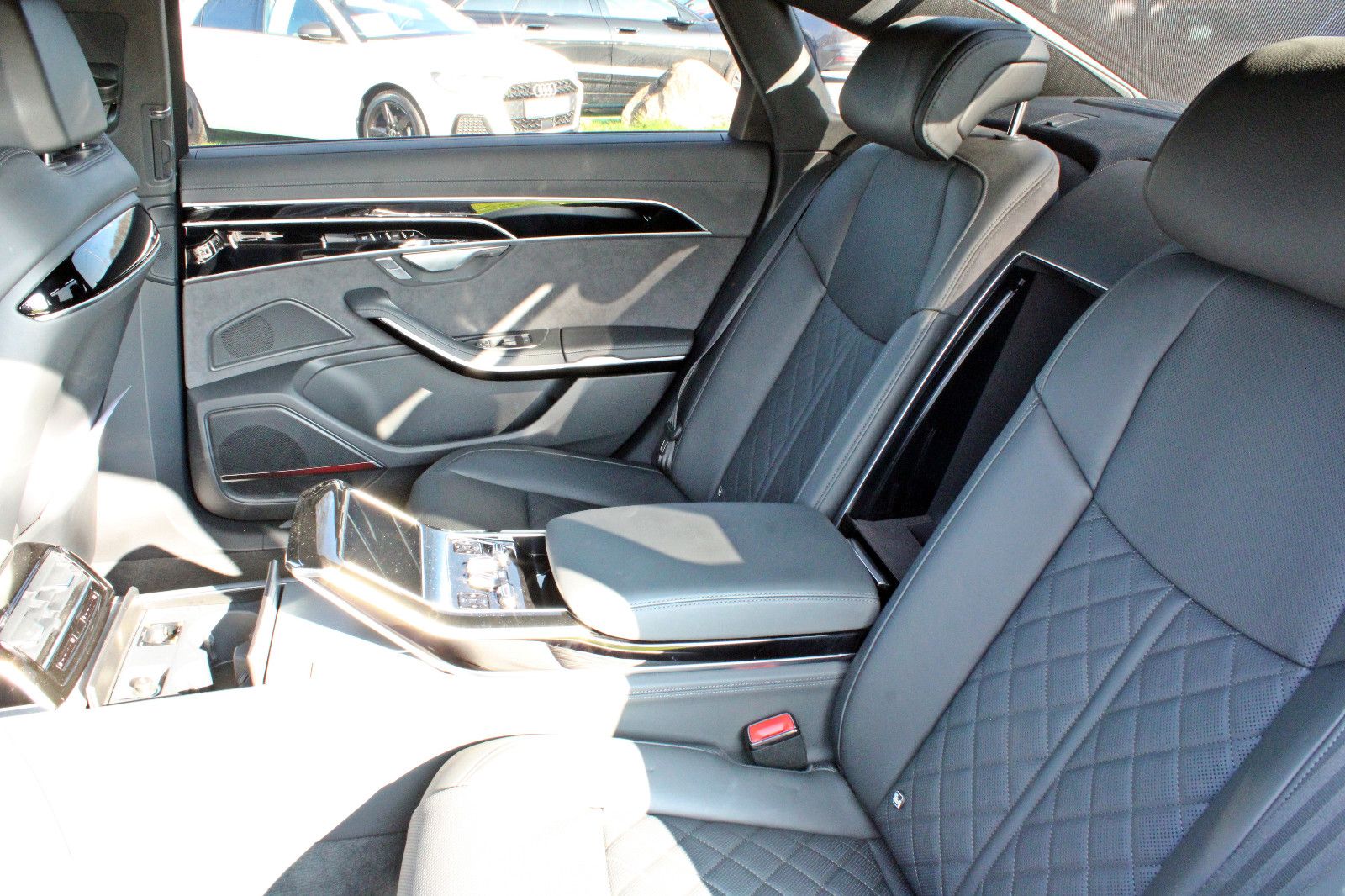 Audi A8 Lang 55TFSI S LINE BLACK - Samsaru's Car Outlet