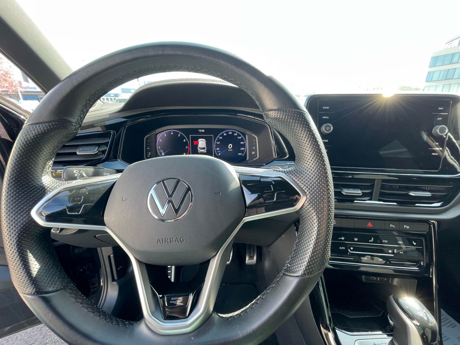 Volkswagen T-Roc R-Line 2.0 TSI Allrad - Samsaru's Car Outlet