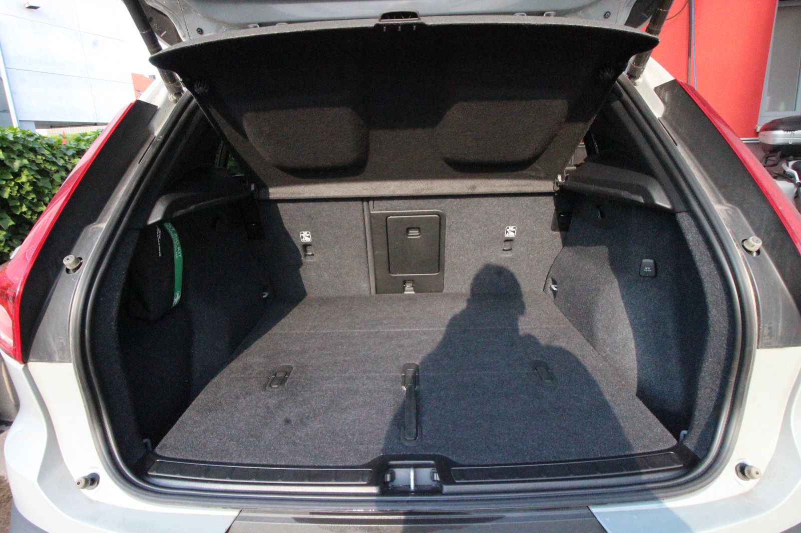 Volvo XC40 Core B3 - Samsaru's Car Outlet