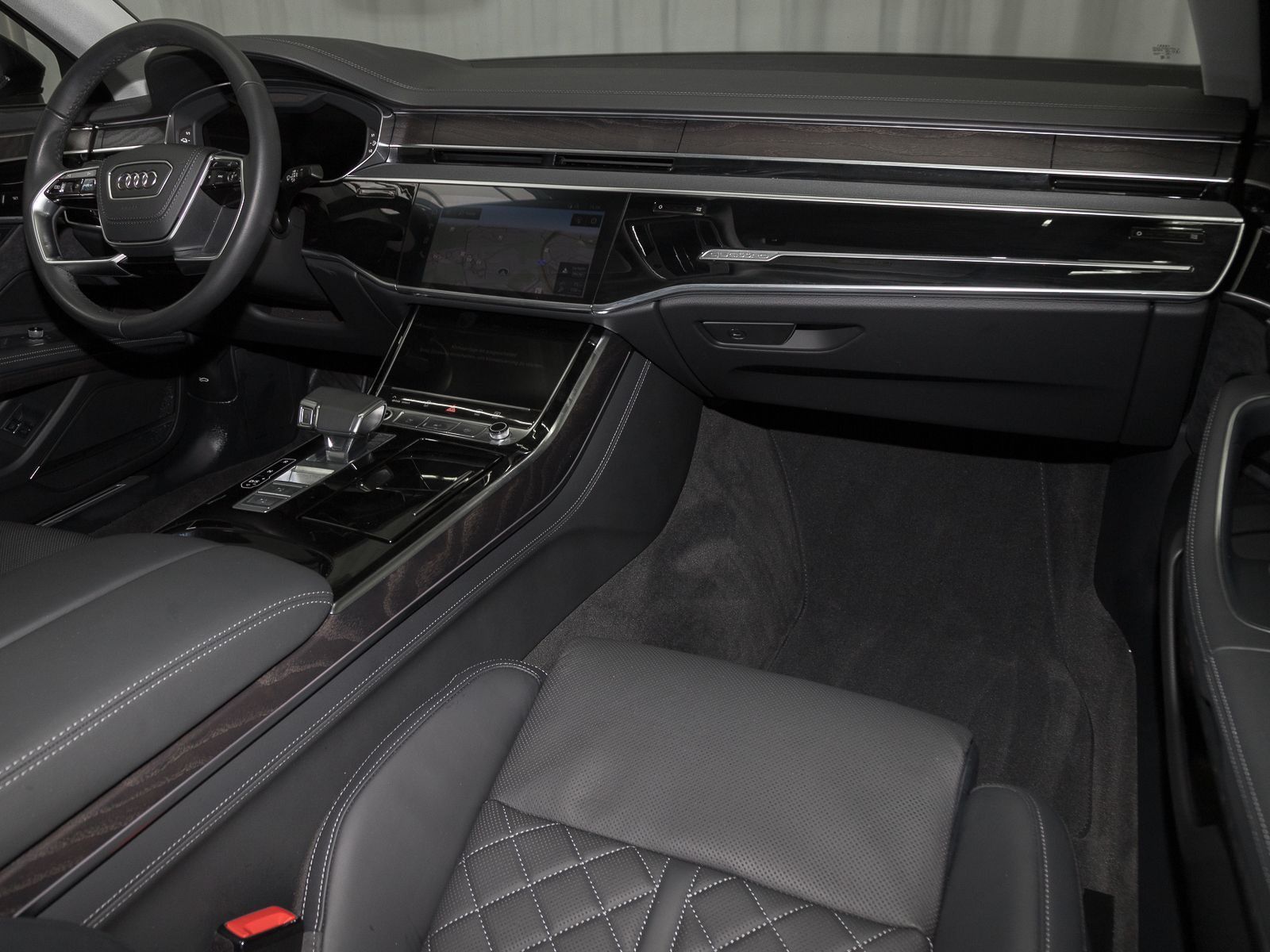 Audi A8 Lang 60 TFSIe Q NP145 - Samsaru's Car Outlet